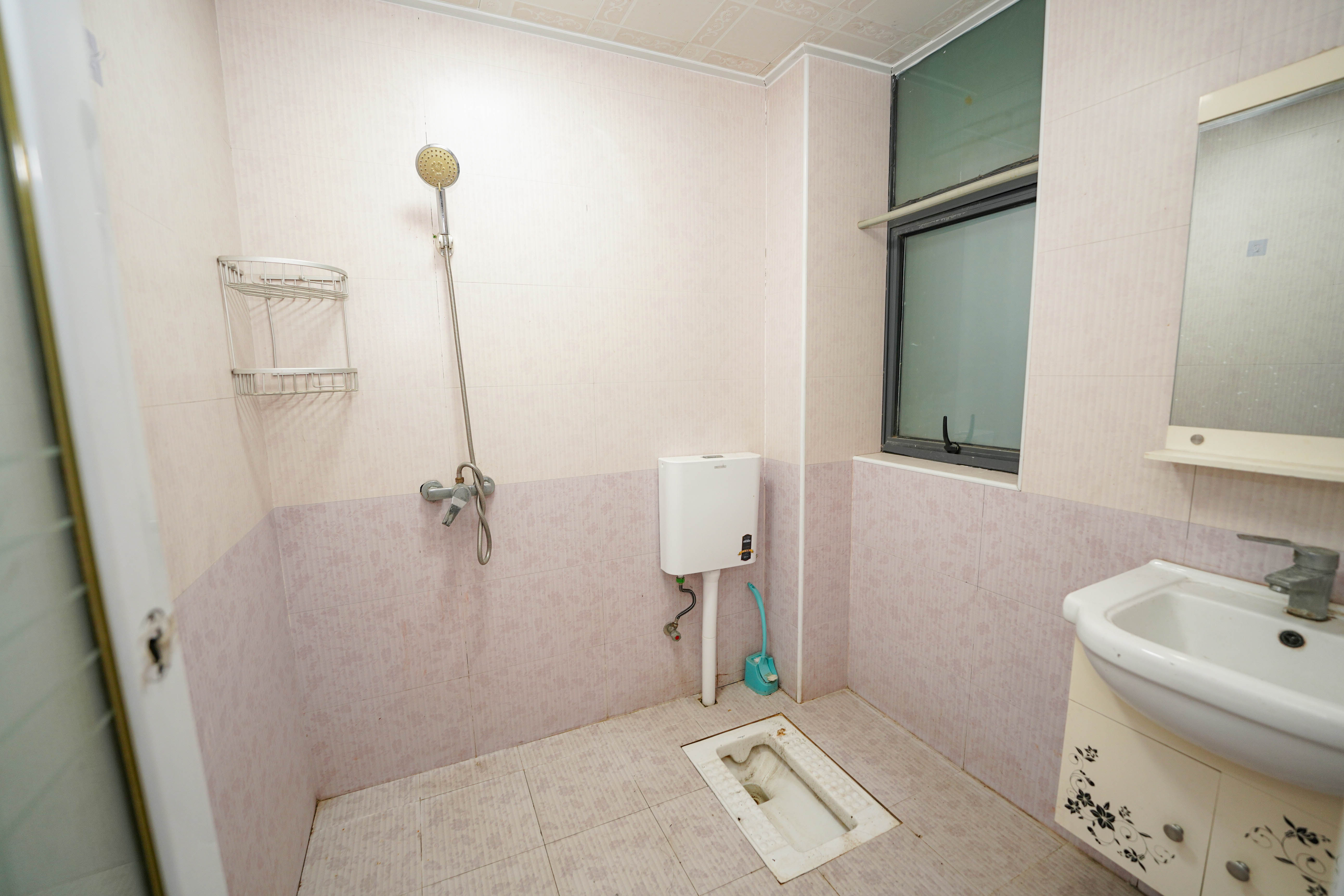 格兰小镇  3室2厅2卫   90.00万卫生间