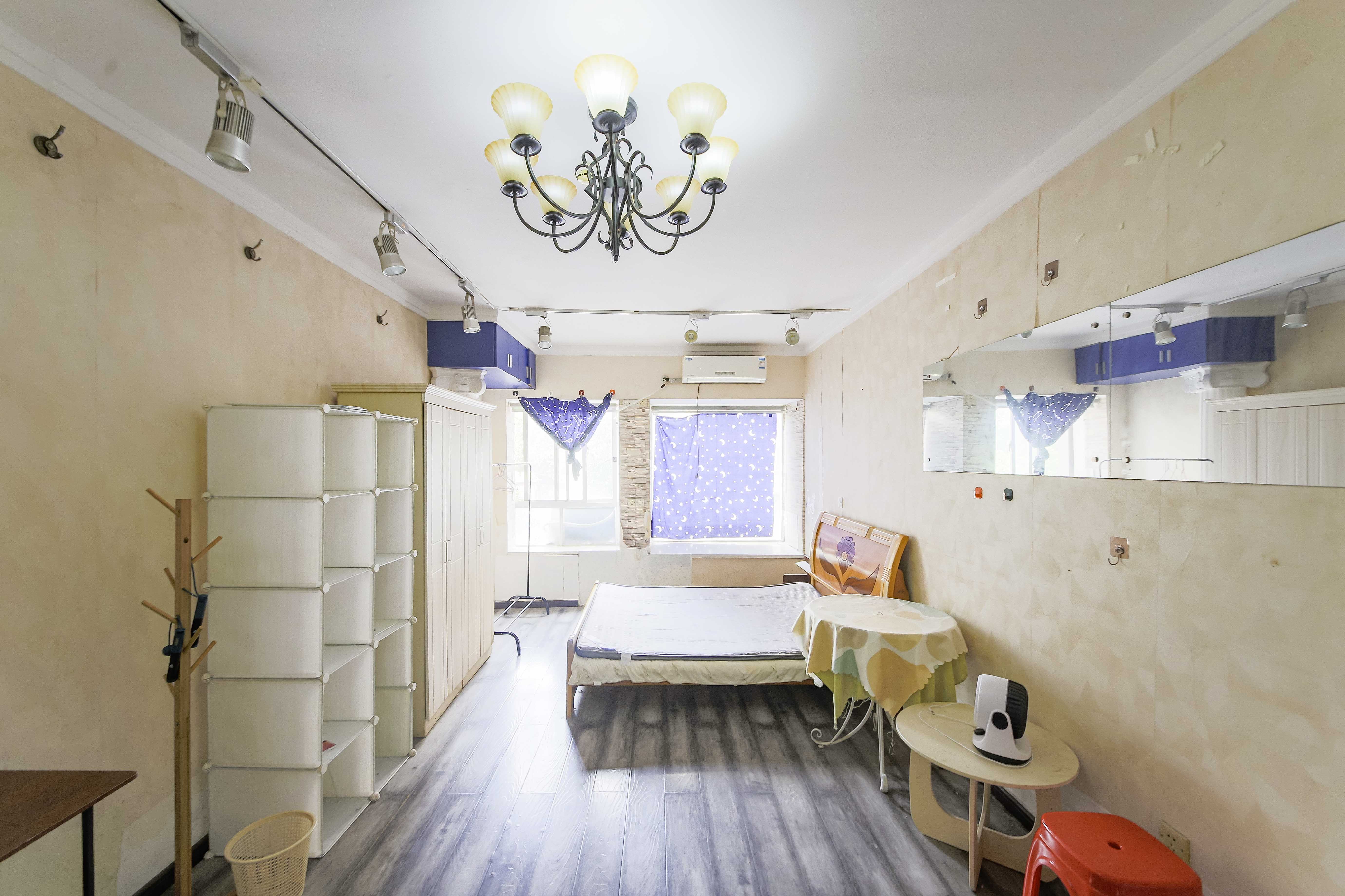 上峰苑(兰亭玥岛) 1室1厅1卫 20.0万 上峰苑(兰亭玥岛) 1室1厅1卫 20.0万客厅