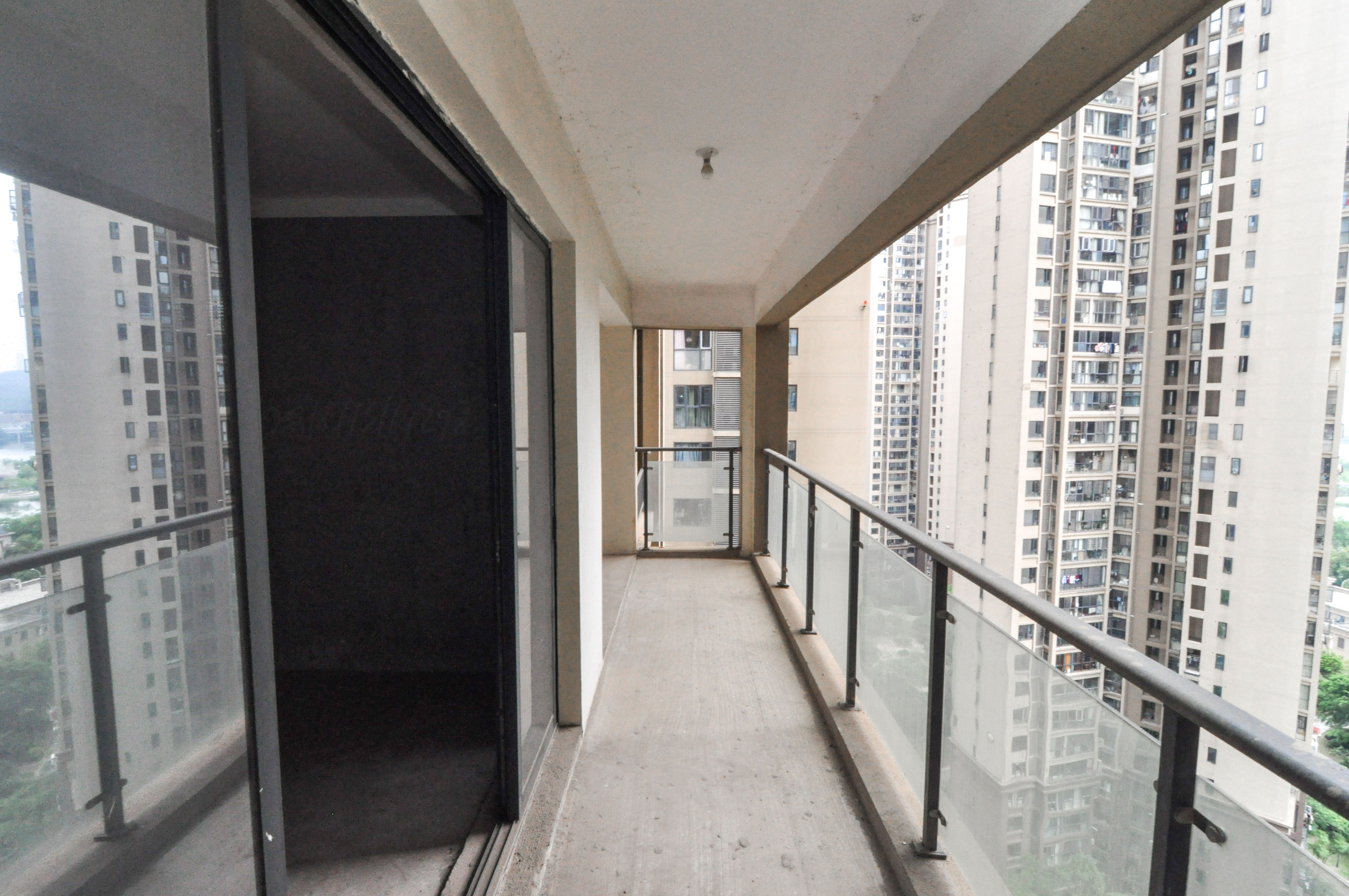 中建梅溪湖中心  4室2厅2卫   241.80万其他