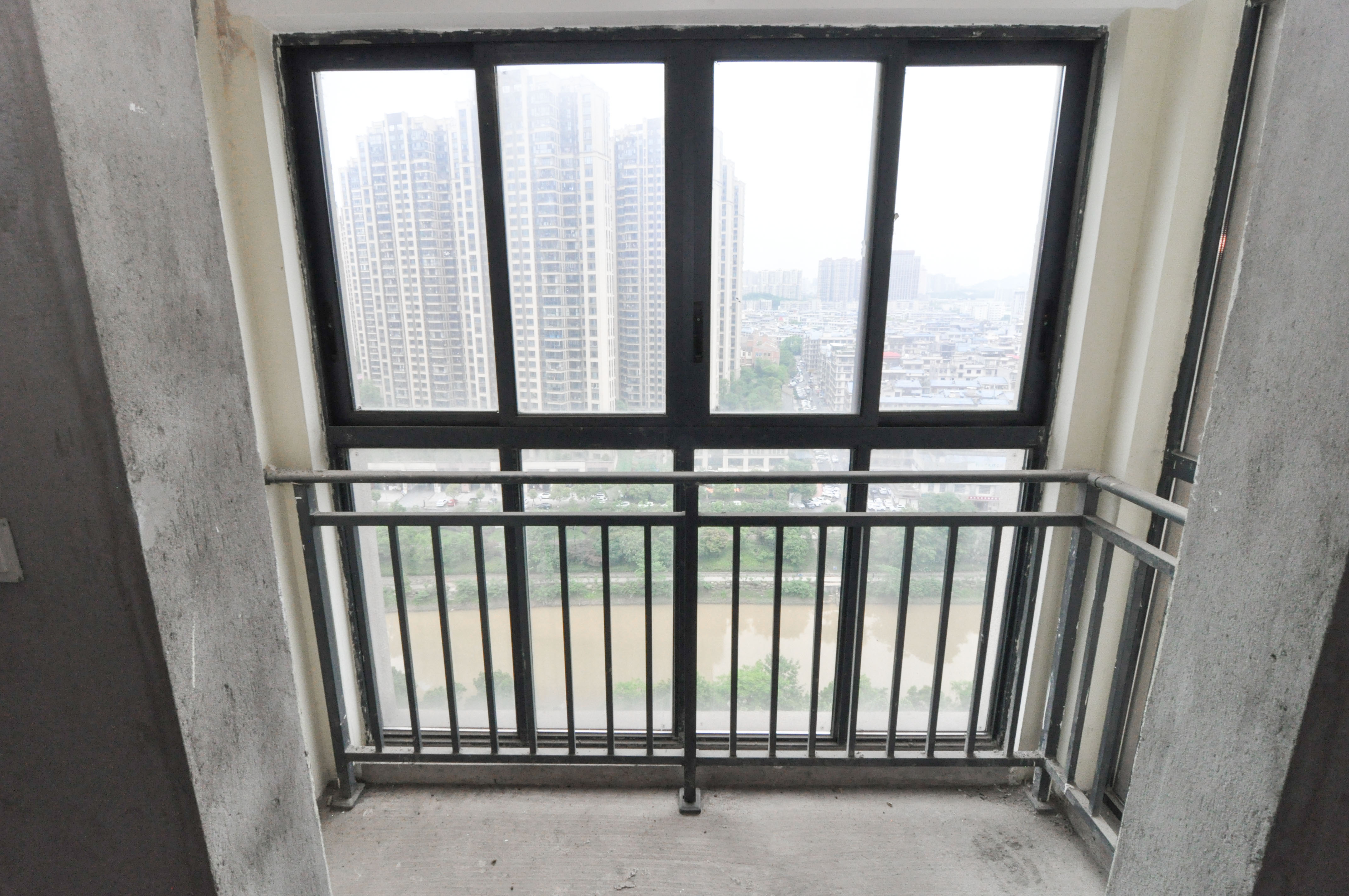 中建梅溪湖中心  4室2厅2卫   241.80万其他