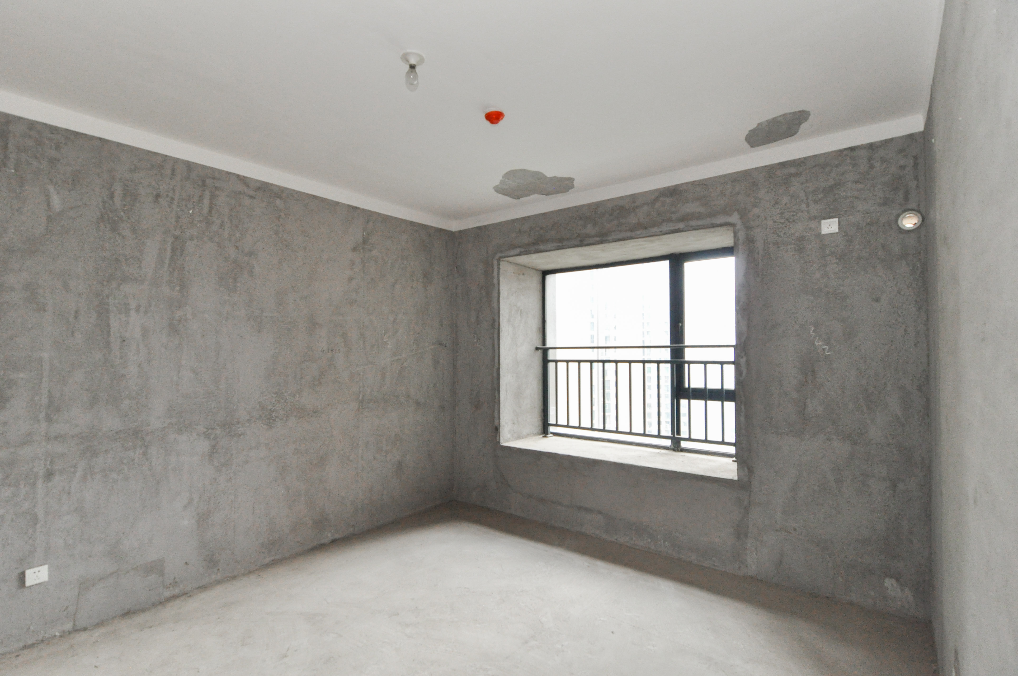 中建梅溪湖中心  4室2厅2卫   241.80万其他