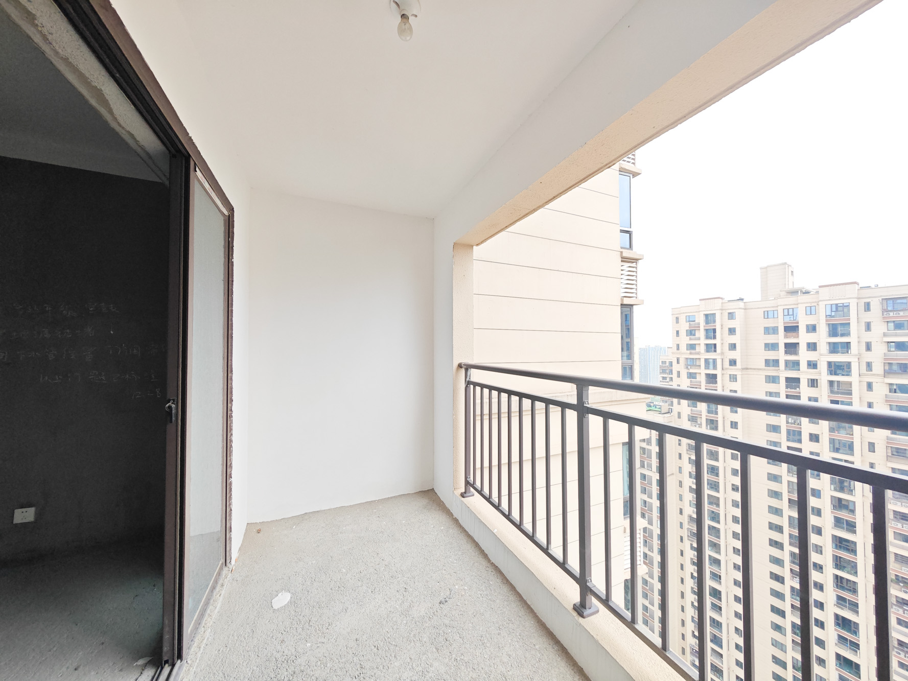 长房明宸府 4室2厅2卫 110.0万 长房明宸府 4室2厅2卫 110.0万阳台