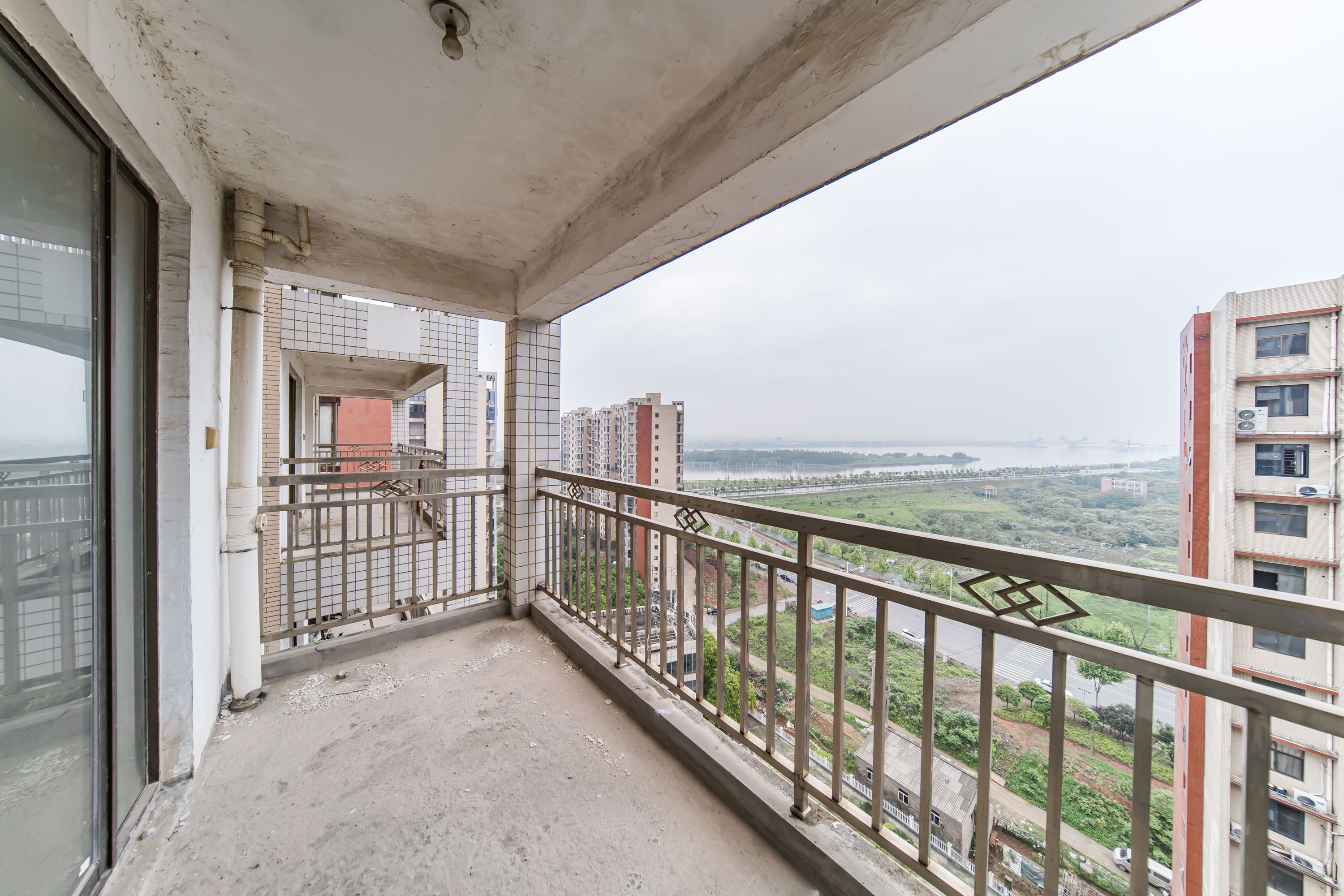 江滨家园  3室2厅1卫   55.50万阳台