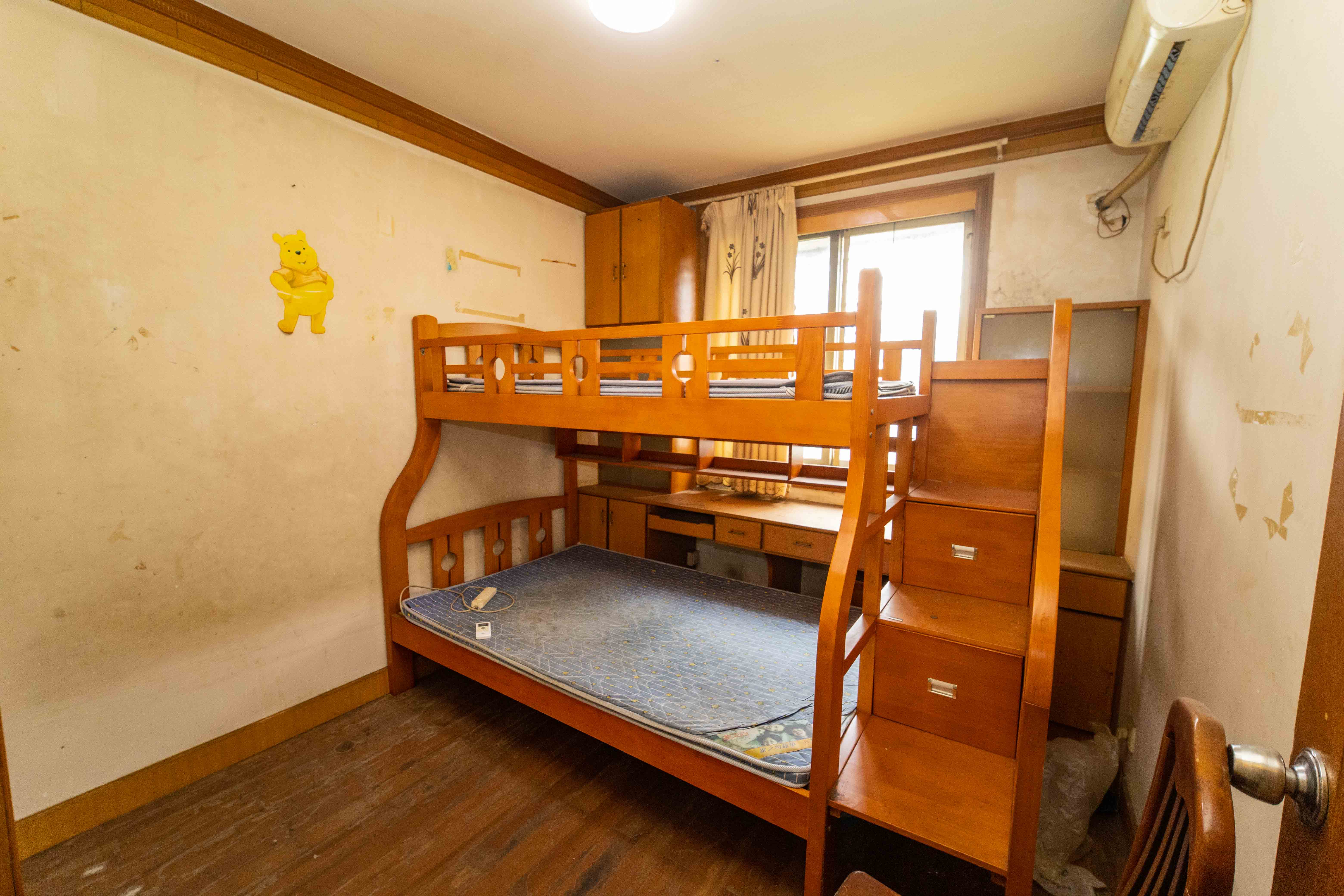 新世纪家园  3室2厅2卫   73.80万卧室