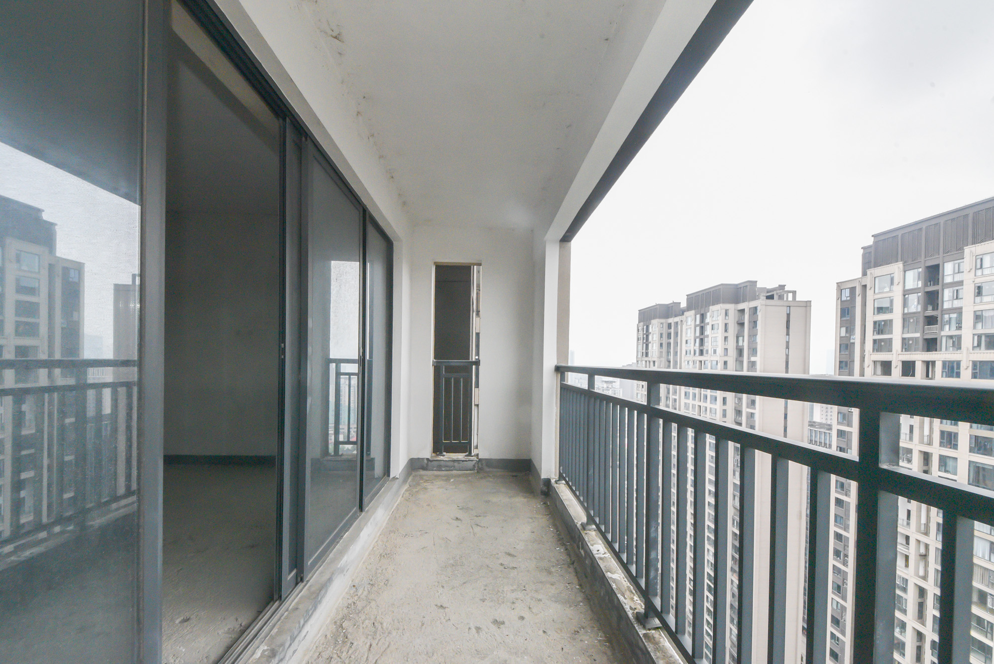 建发中央公园（建发美地）  4室2厅2卫   230.00万阳台