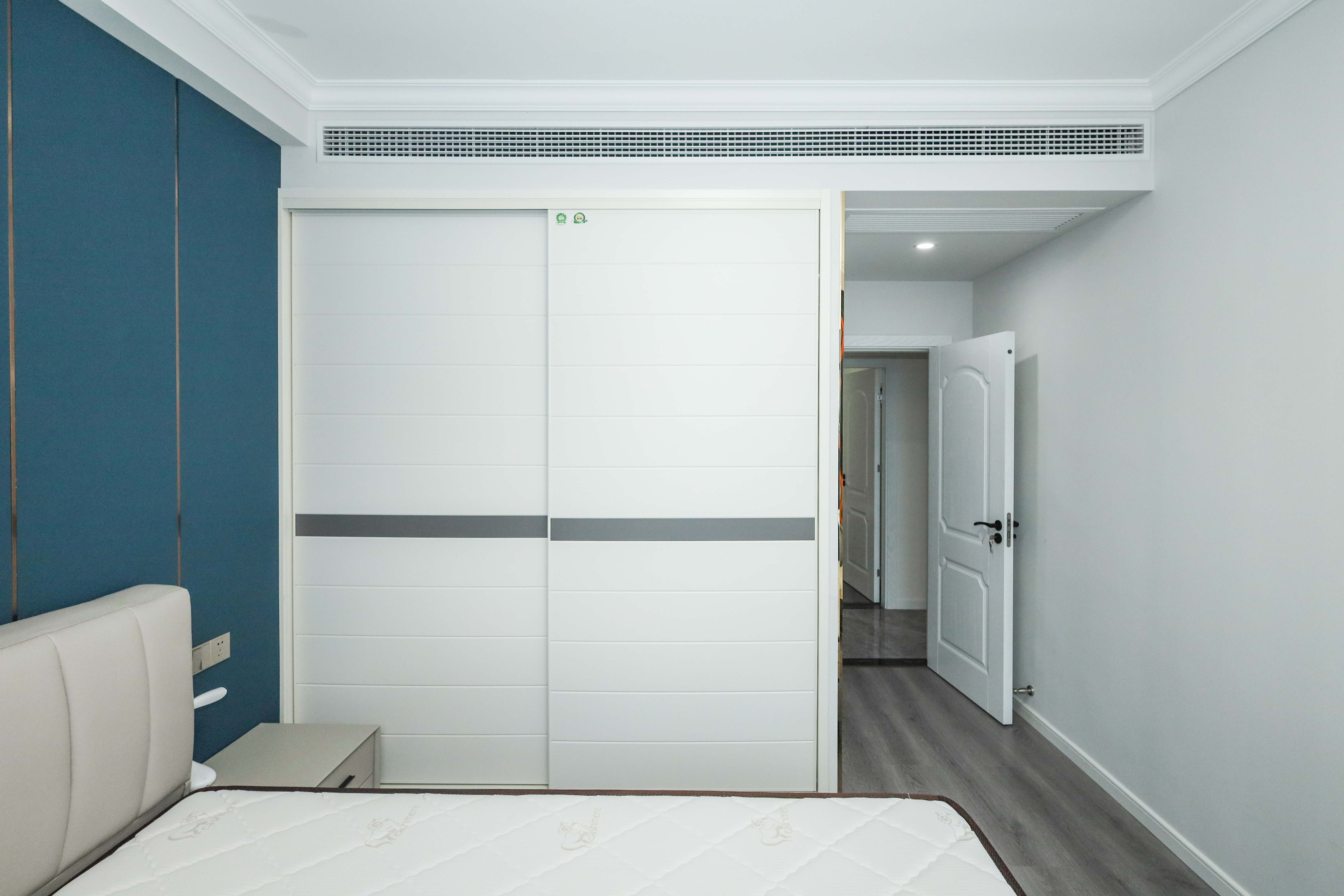 建发央著  3室2厅2卫   236.00万卧室