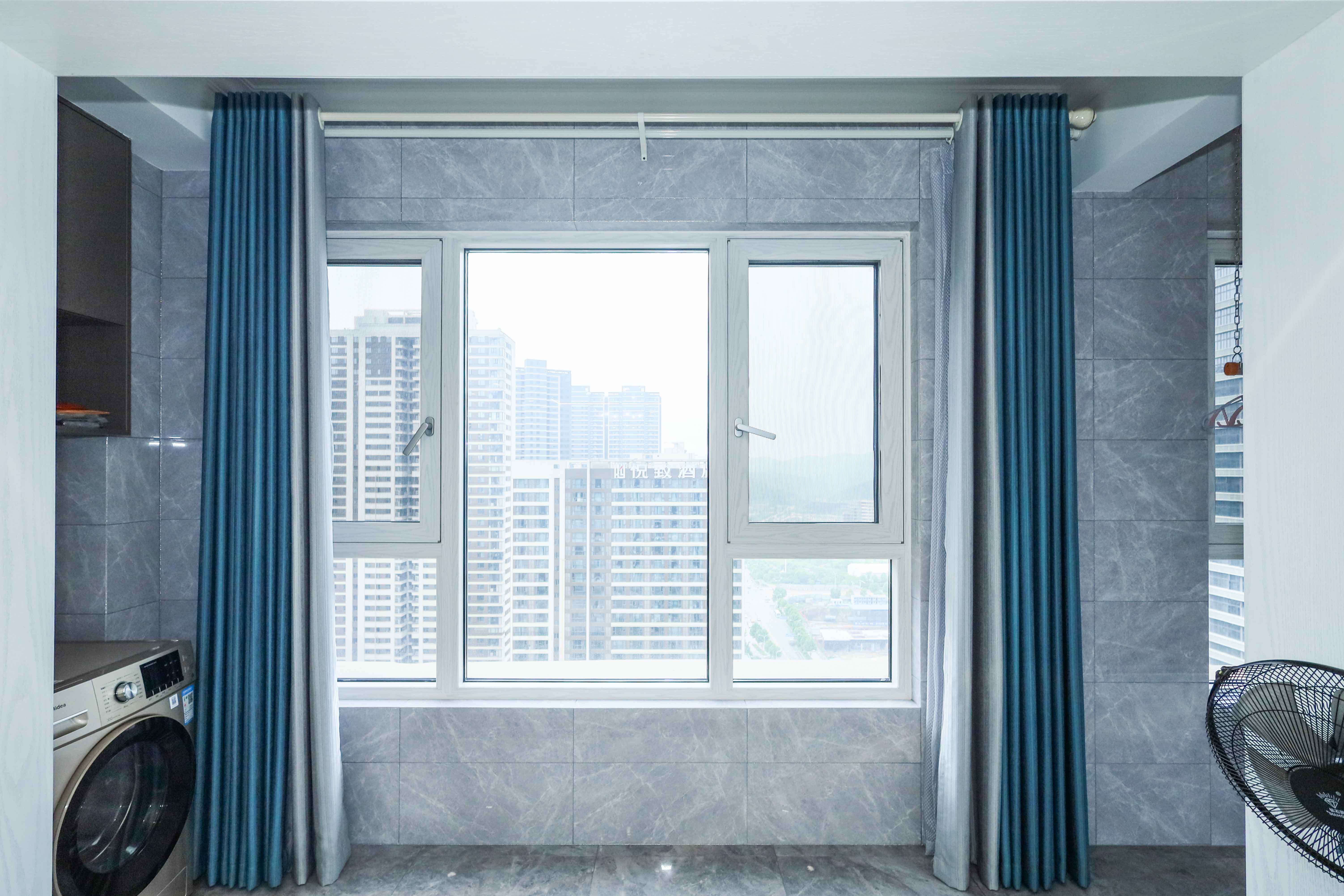 建发央著  3室2厅2卫   236.00万阳台