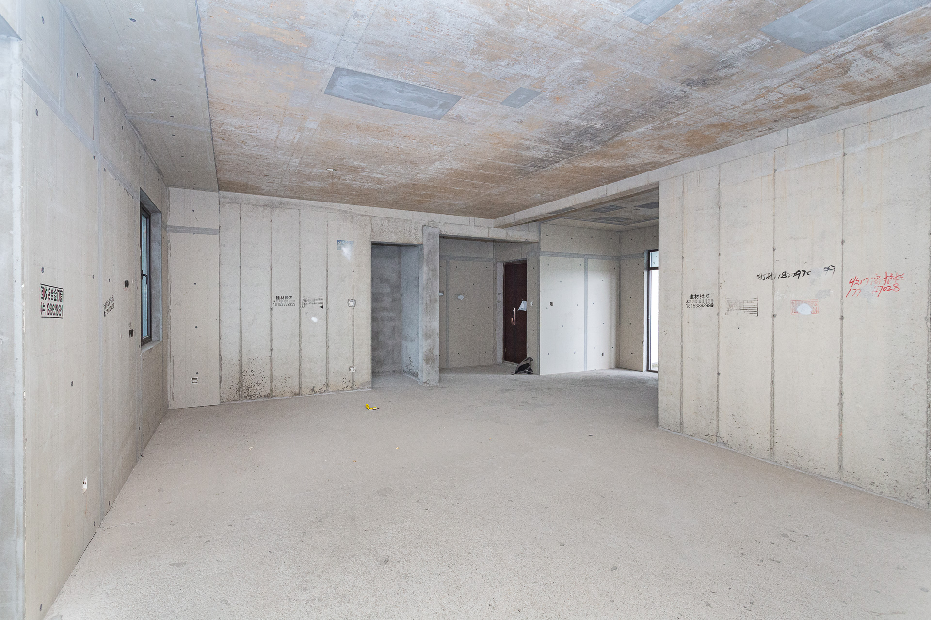 润和湘江天地E区  4室2厅3卫    265.0万 润和湘江天地E区  4室2厅3卫    265.0万客厅