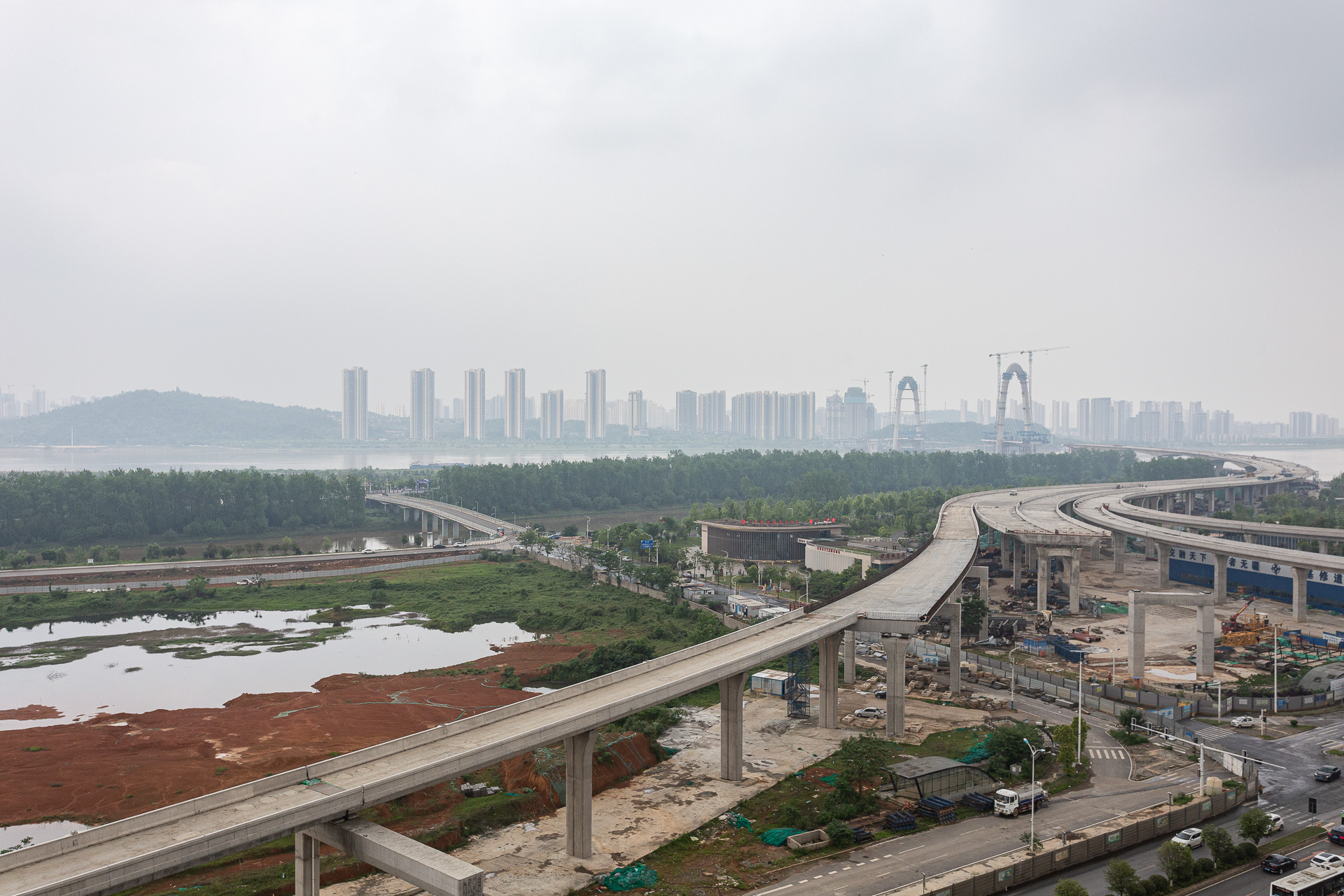 润和湘江天地E区  4室2厅3卫    265.0万 润和湘江天地E区  4室2厅3卫    265.0万其他