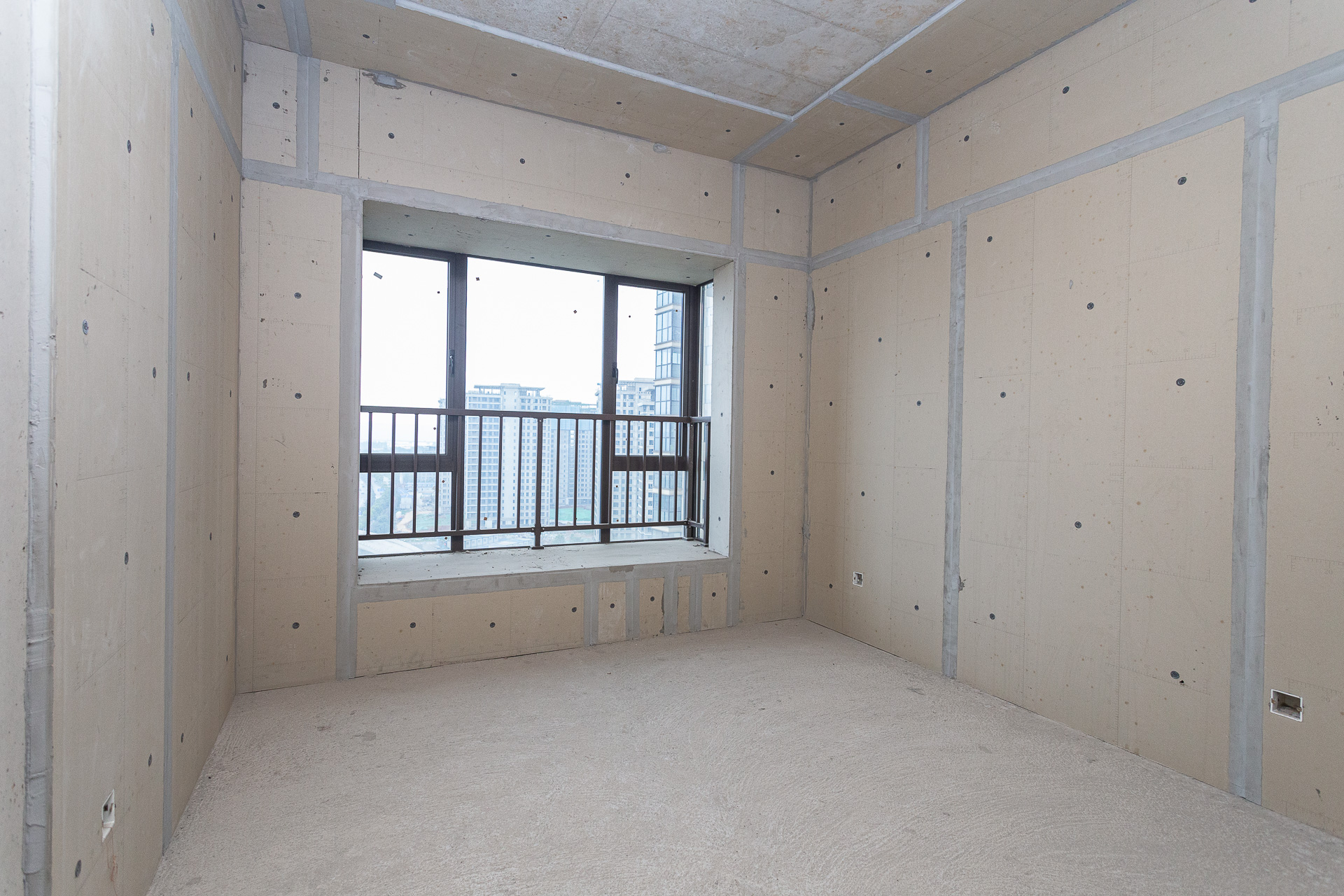 润和湘江天地E区  4室2厅3卫    265.0万 润和湘江天地E区  4室2厅3卫    265.0万卧室