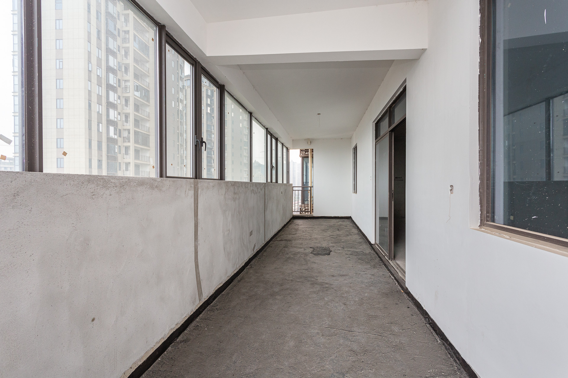 润和湘江天地E区  4室2厅3卫    265.0万 润和湘江天地E区  4室2厅3卫    265.0万阳台