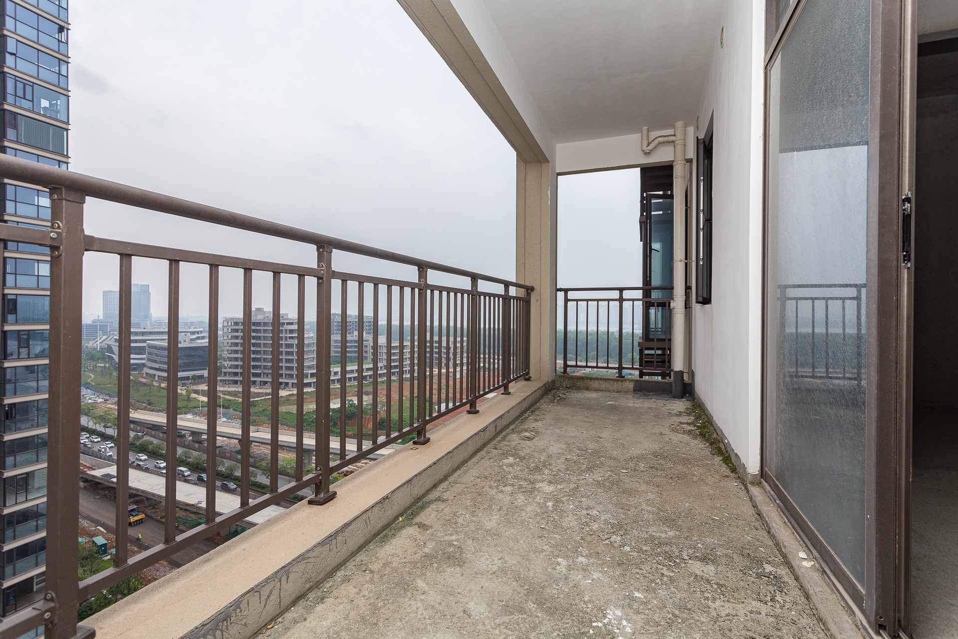 润和湘江天地E区  4室2厅3卫    265.0万 润和湘江天地E区  4室2厅3卫    265.0万阳台