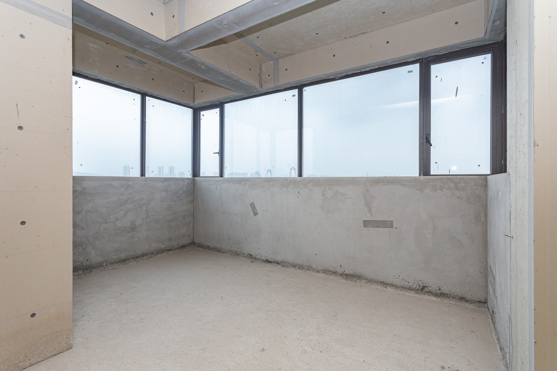 润和湘江天地E区  4室2厅3卫    265.0万 润和湘江天地E区  4室2厅3卫    265.0万阳台