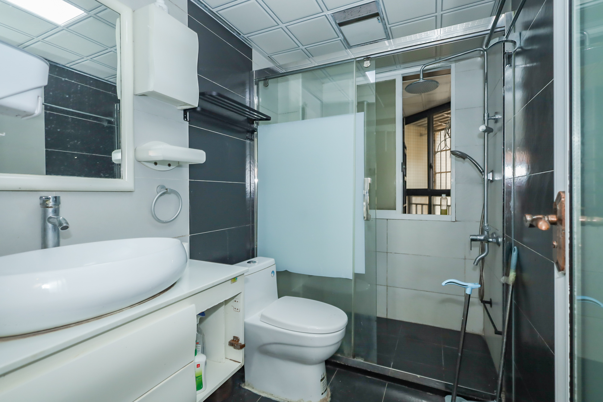 兰亭都荟(璟峰苑) 3室2厅1卫 98.0万 兰亭都荟(璟峰苑) 3室2厅1卫 98.0万卫生间