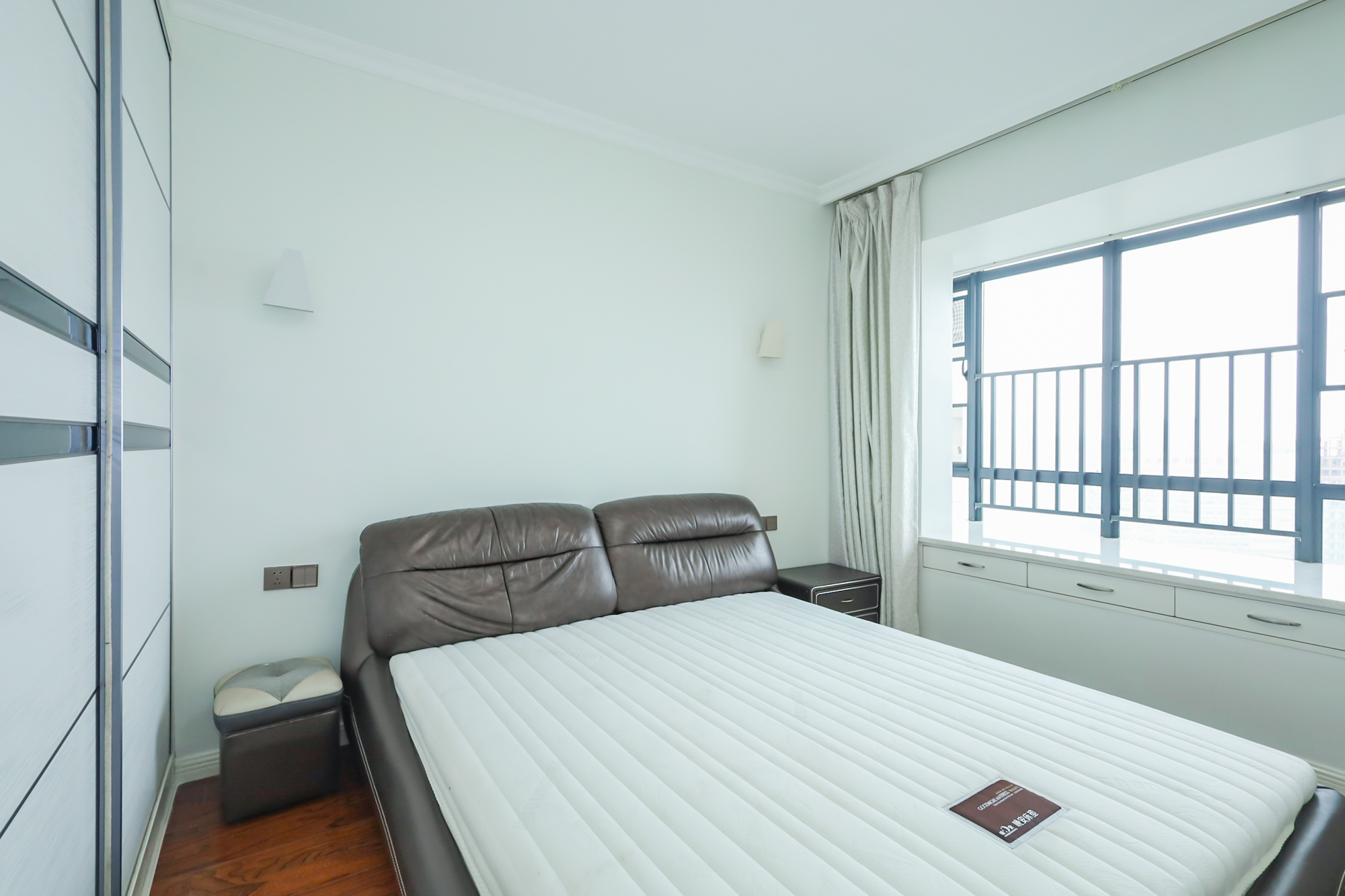 兰亭都荟(璟峰苑) 3室2厅1卫 98.0万 兰亭都荟(璟峰苑) 3室2厅1卫 98.0万卧室