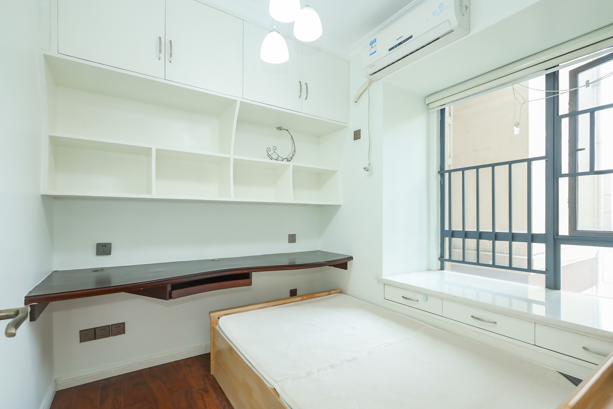 兰亭都荟(璟峰苑) 3室2厅1卫 98.0万 兰亭都荟(璟峰苑) 3室2厅1卫 98.0万卧室