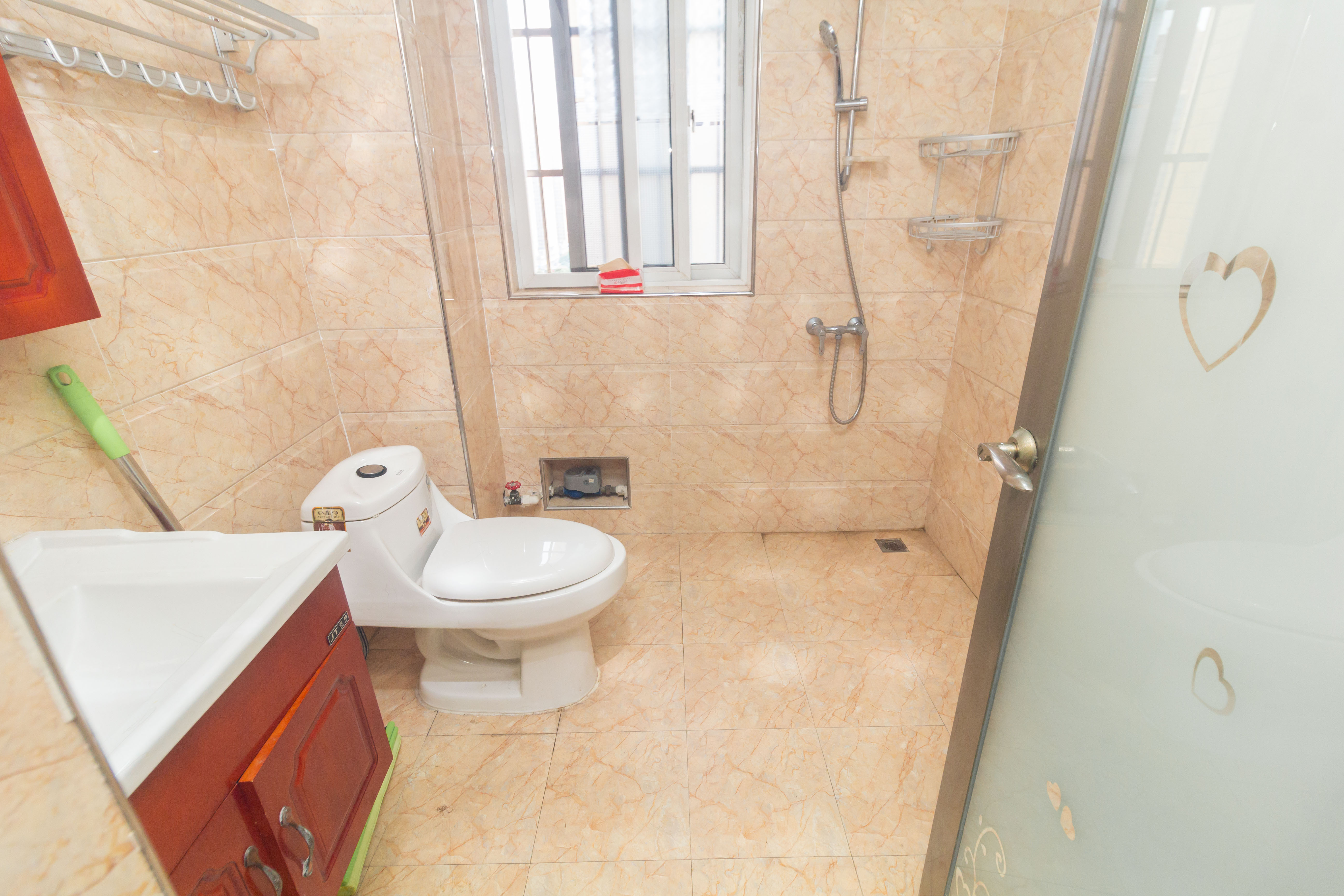 昌和商业中心/昌和国际 1室1厅1卫 24.0万 昌和商业中心/昌和国际 1室1厅1卫 24.0万卫生间