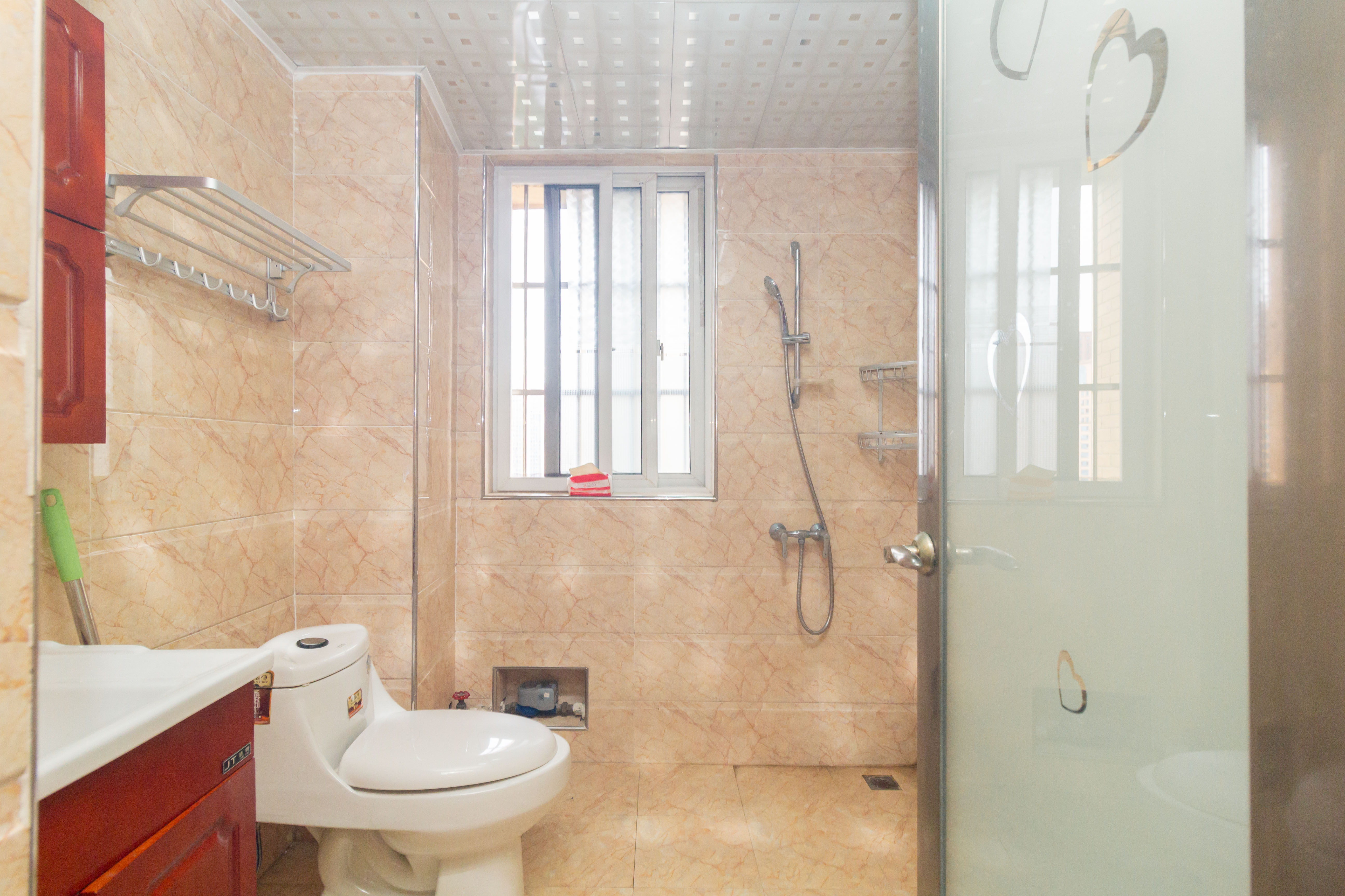 昌和商业中心/昌和国际 1室1厅1卫 24.0万 昌和商业中心/昌和国际 1室1厅1卫 24.0万卫生间