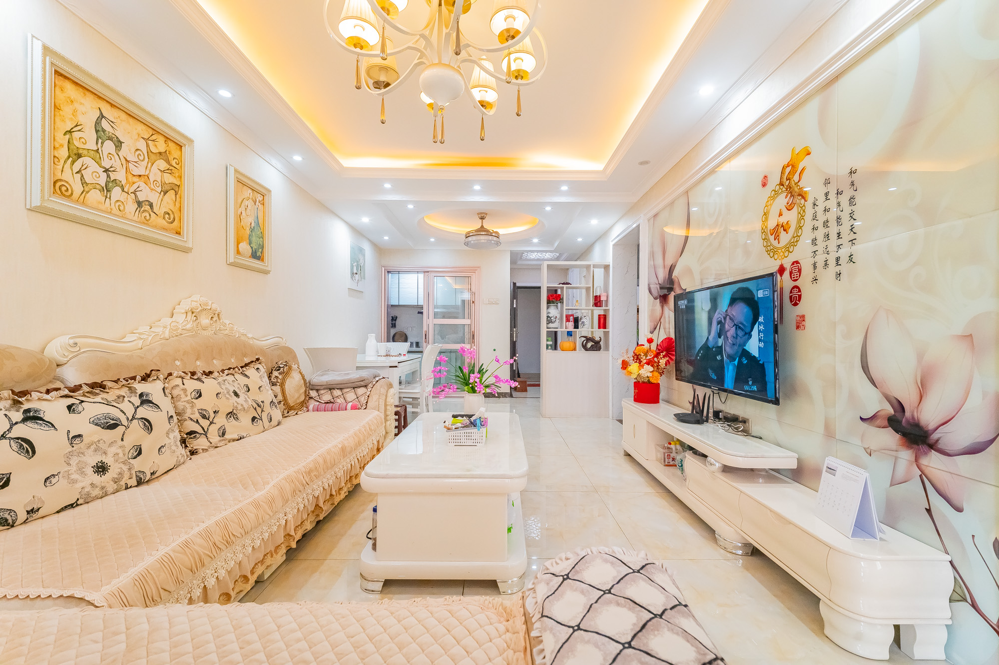 华润五彩城 3室2厅1卫 82.8万 华润五彩城 3室2厅1卫 82.8万客厅