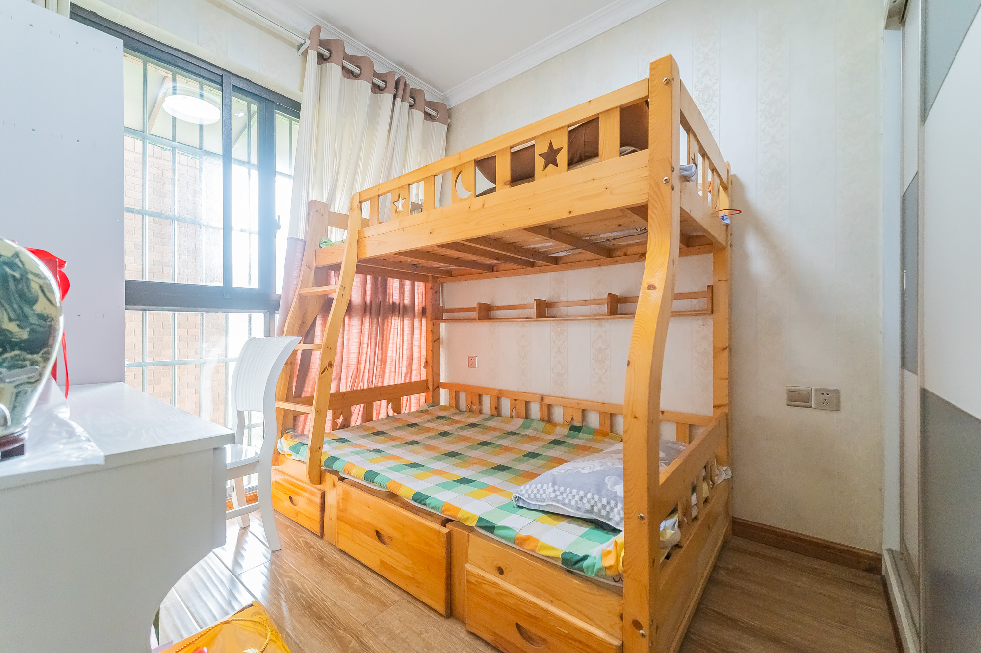 华润五彩城 3室2厅1卫 82.8万 华润五彩城 3室2厅1卫 82.8万卧室