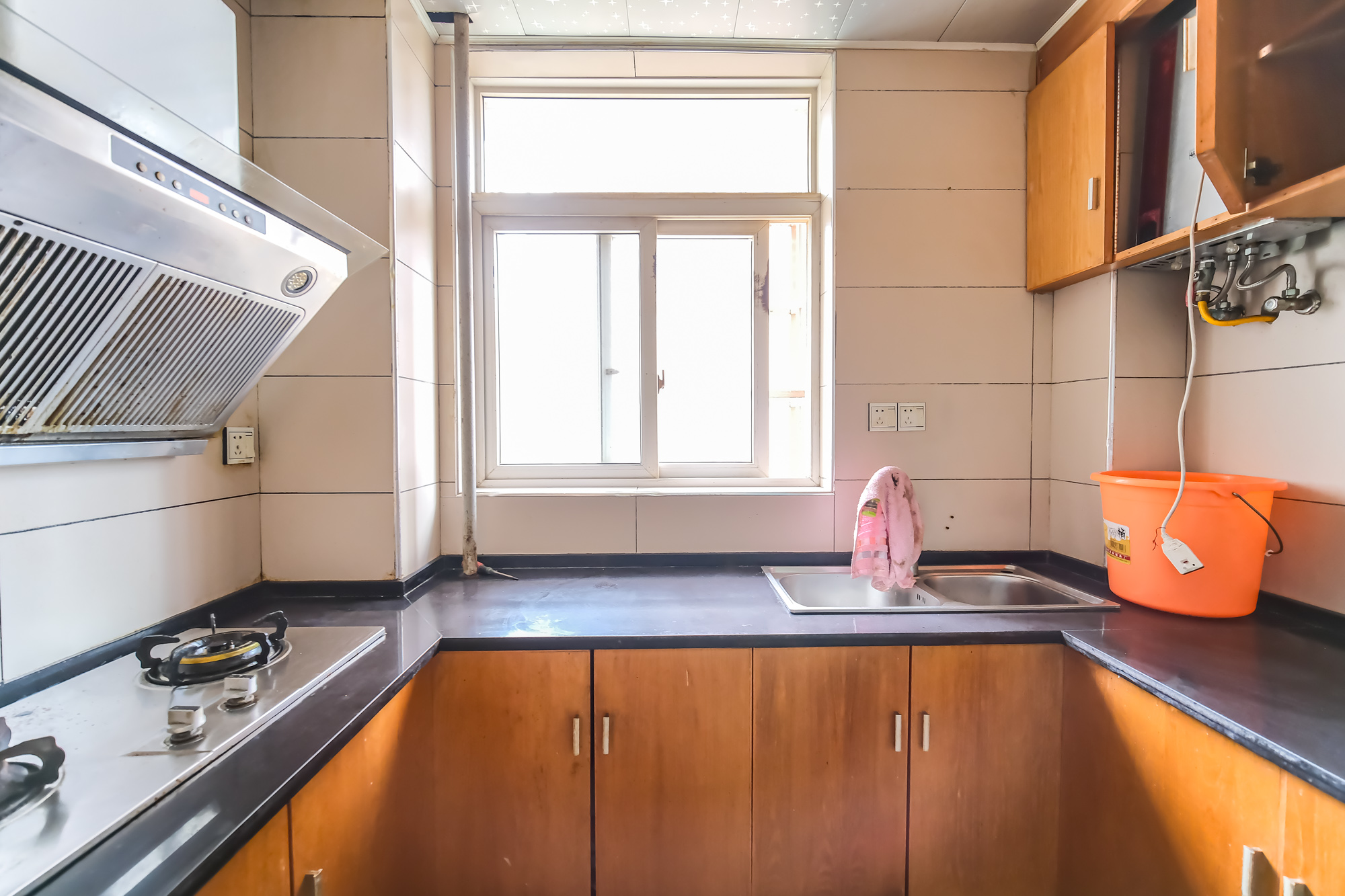 湘瑞家园 3室2厅1卫 48.0万 湘瑞家园 3室2厅1卫 48.0万厨房