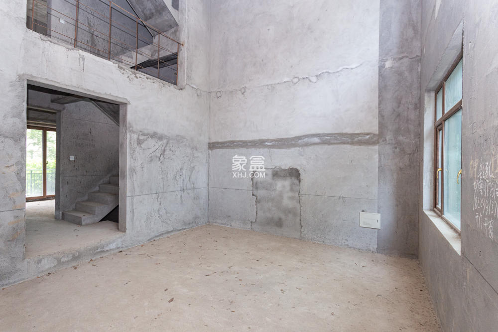 山与墅  6室2厅4卫    267.8万