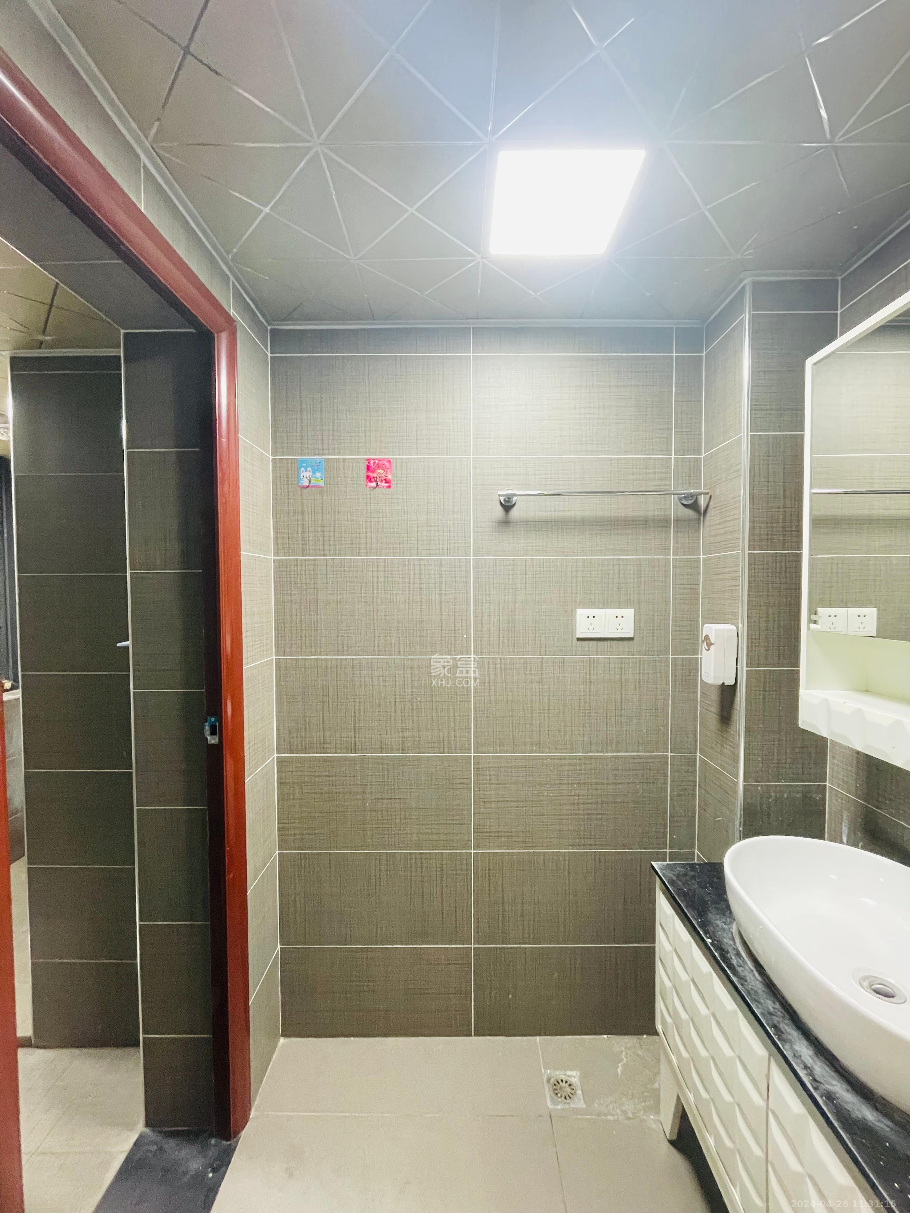 西子湖畔沃府  4室2厅2卫    3300.0元/月室内图