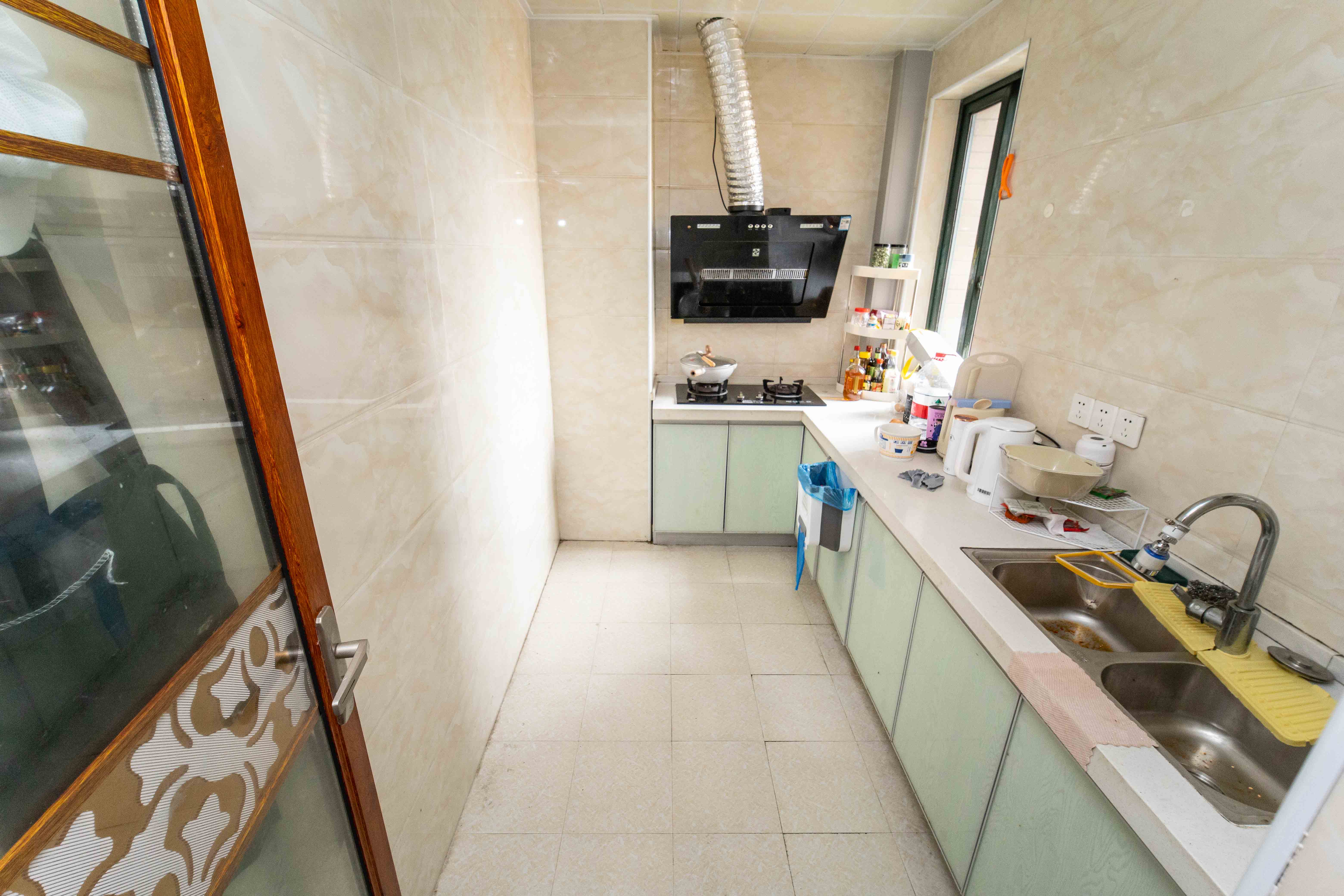 东玺门  2室2厅1卫    98.0万 东玺门  2室2厅1卫    98.0万厨房