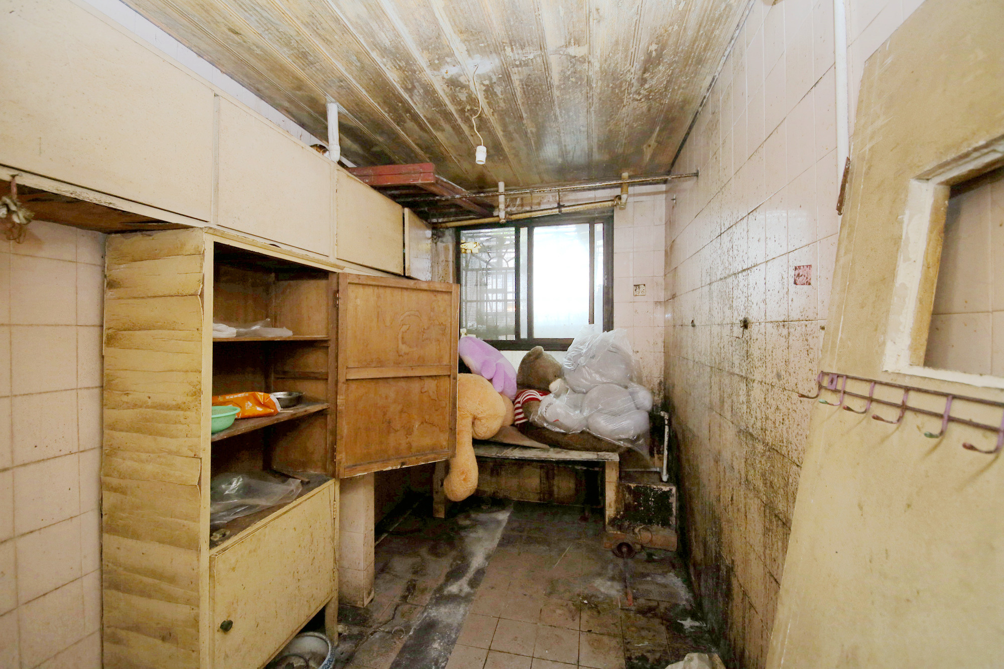 三泰街新富城  3室2厅2卫   110.00万厨房