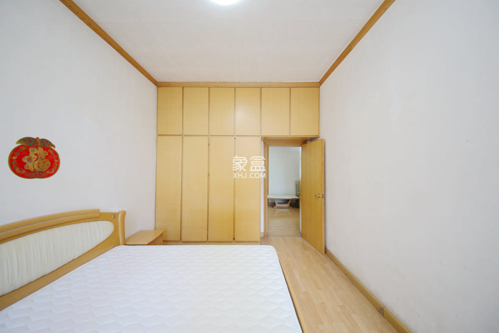 銀海大廈  4室2廳1衛(wèi)   135.00萬