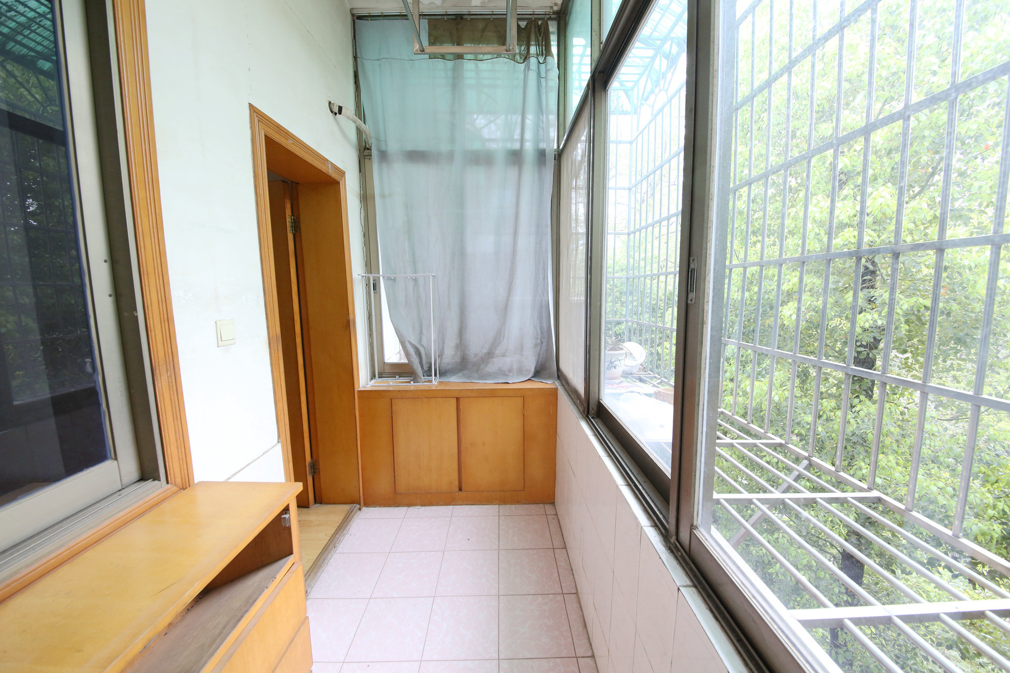 银海大厦  4室2厅1卫   135.00万阳台