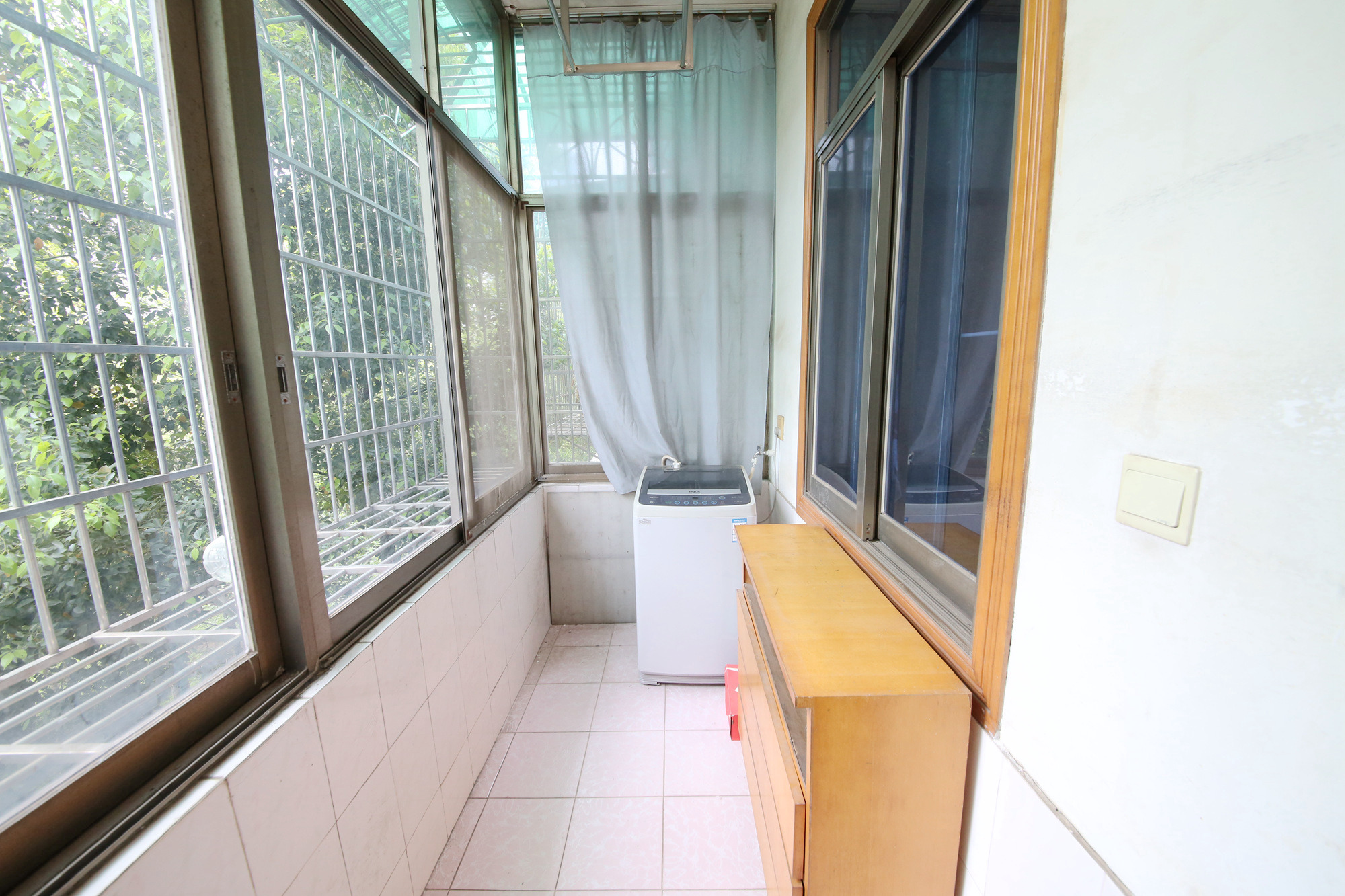 银海大厦  4室2厅1卫   135.00万阳台