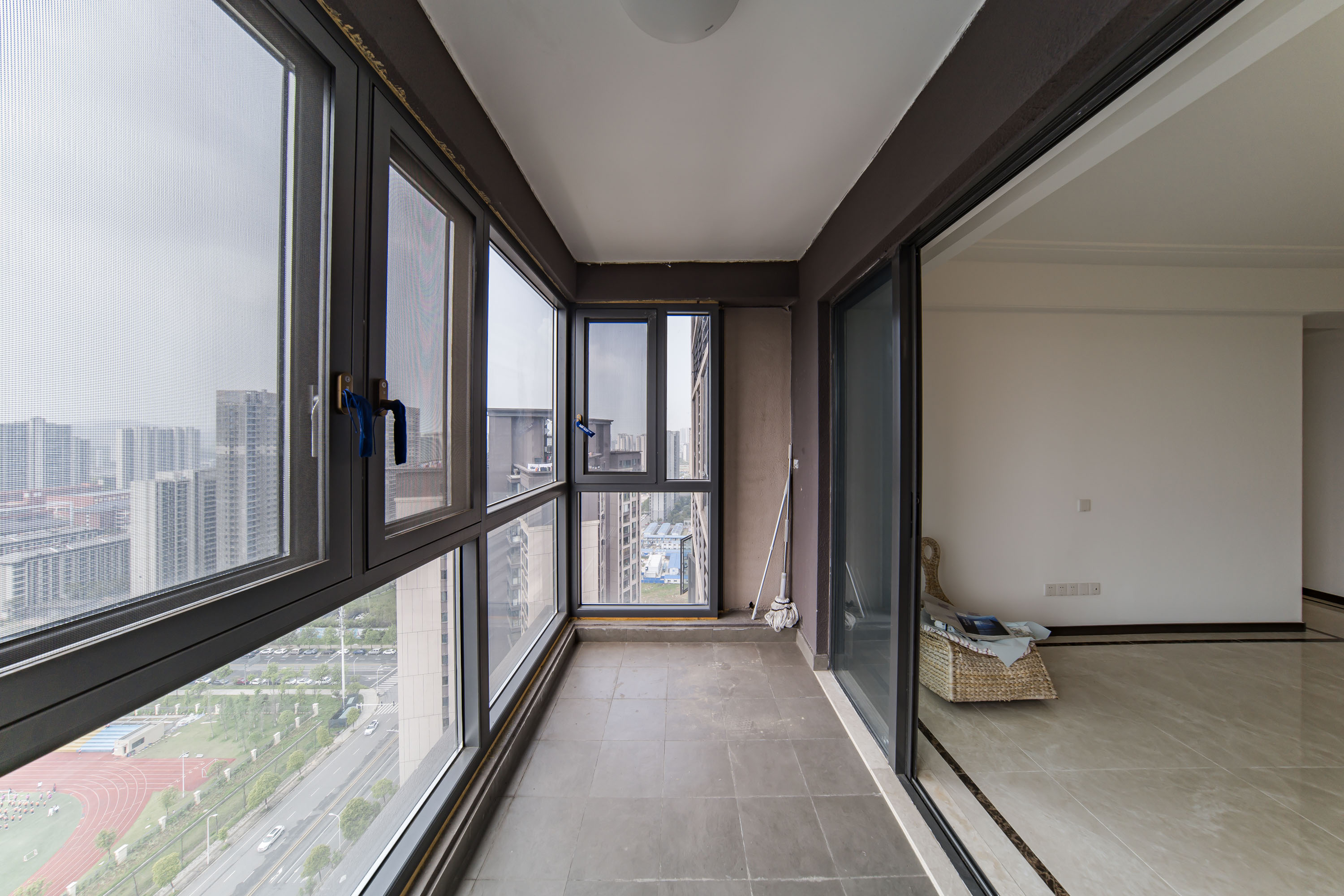 深业鹭栖府 3室2厅2卫 150.0万 深业鹭栖府 3室2厅2卫 150.0万阳台