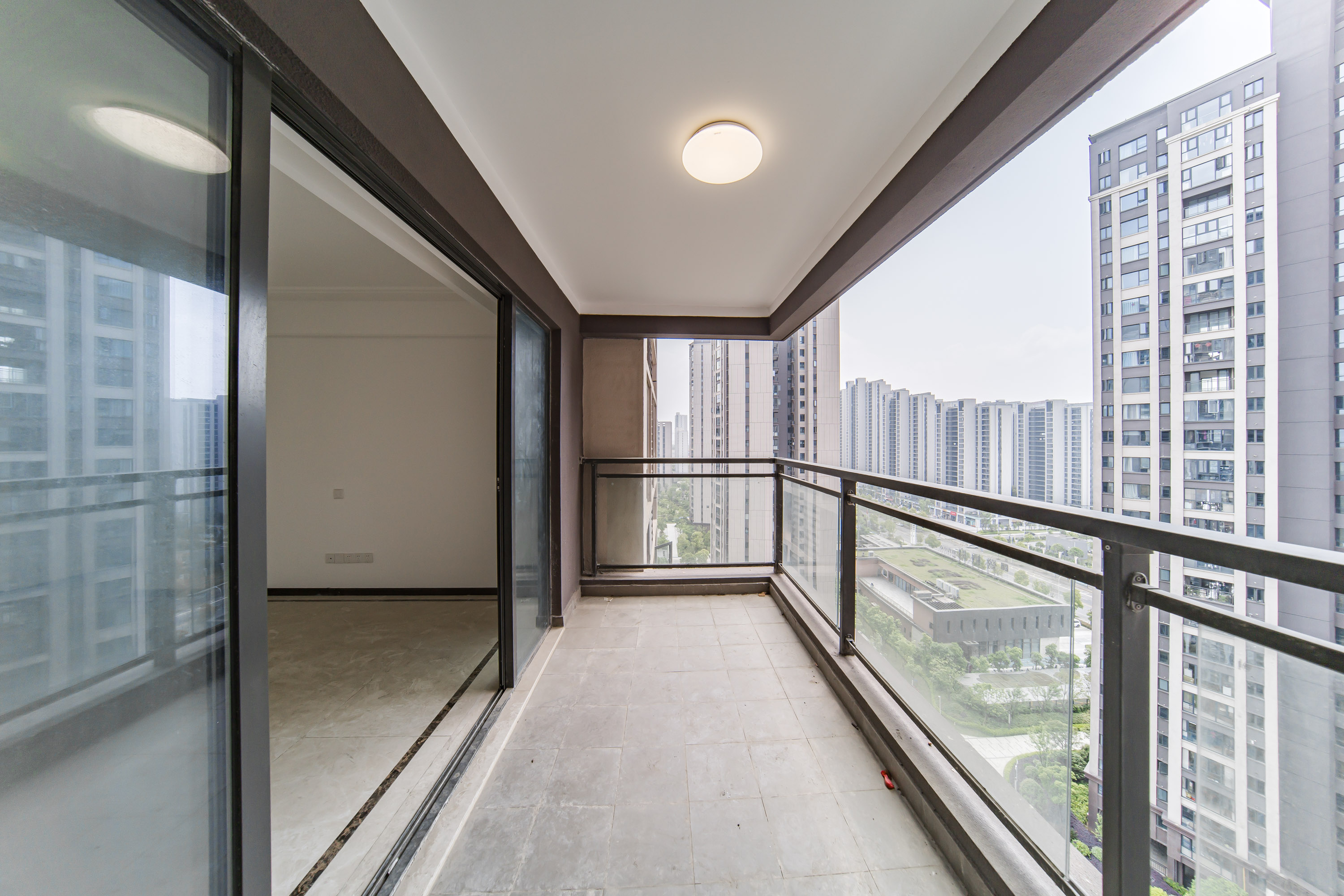 深业鹭栖府  4室2厅2卫   251.80万阳台