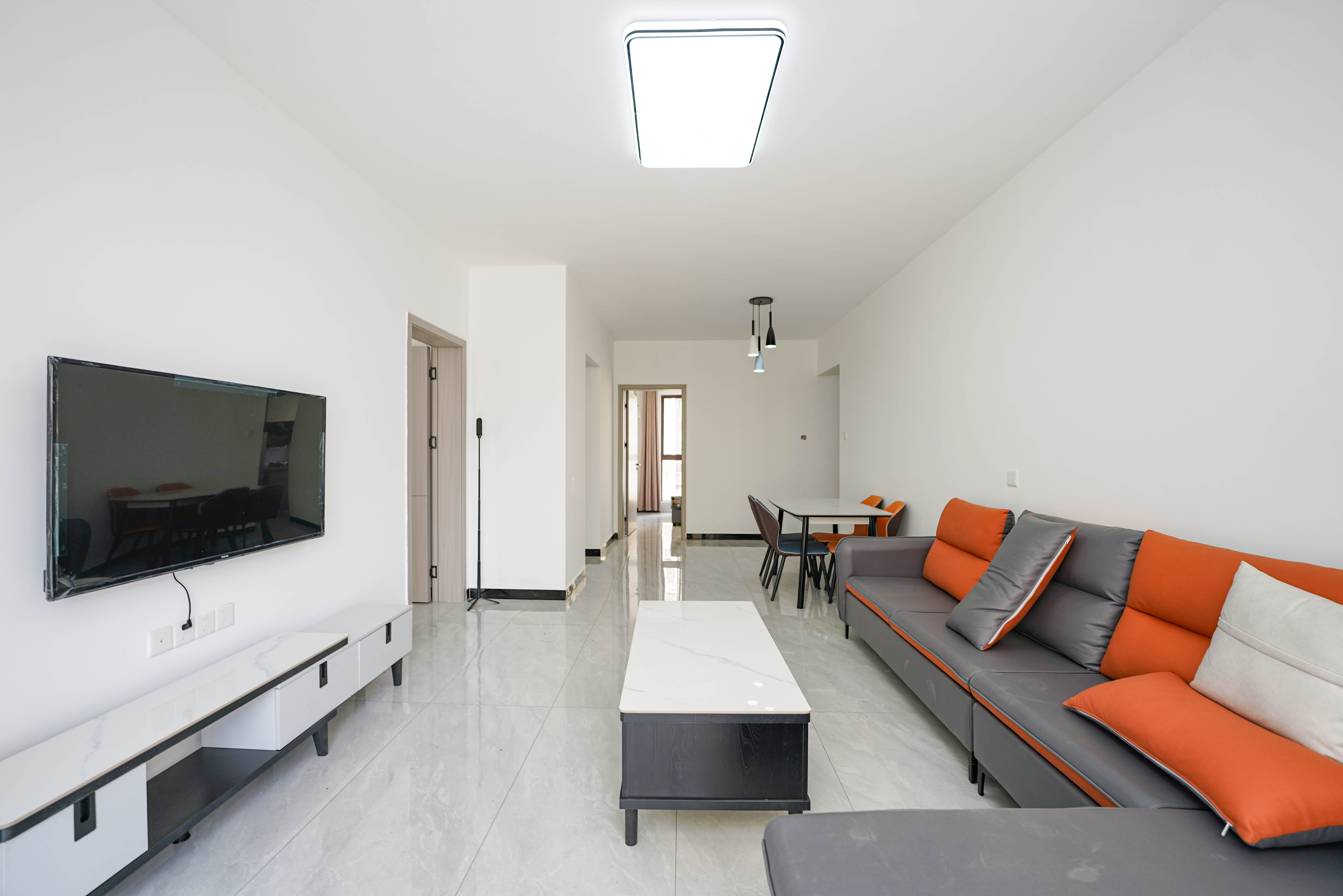 绿地新都会 3室2厅2卫 72.0万 绿地新都会 3室2厅2卫 72.0万客厅