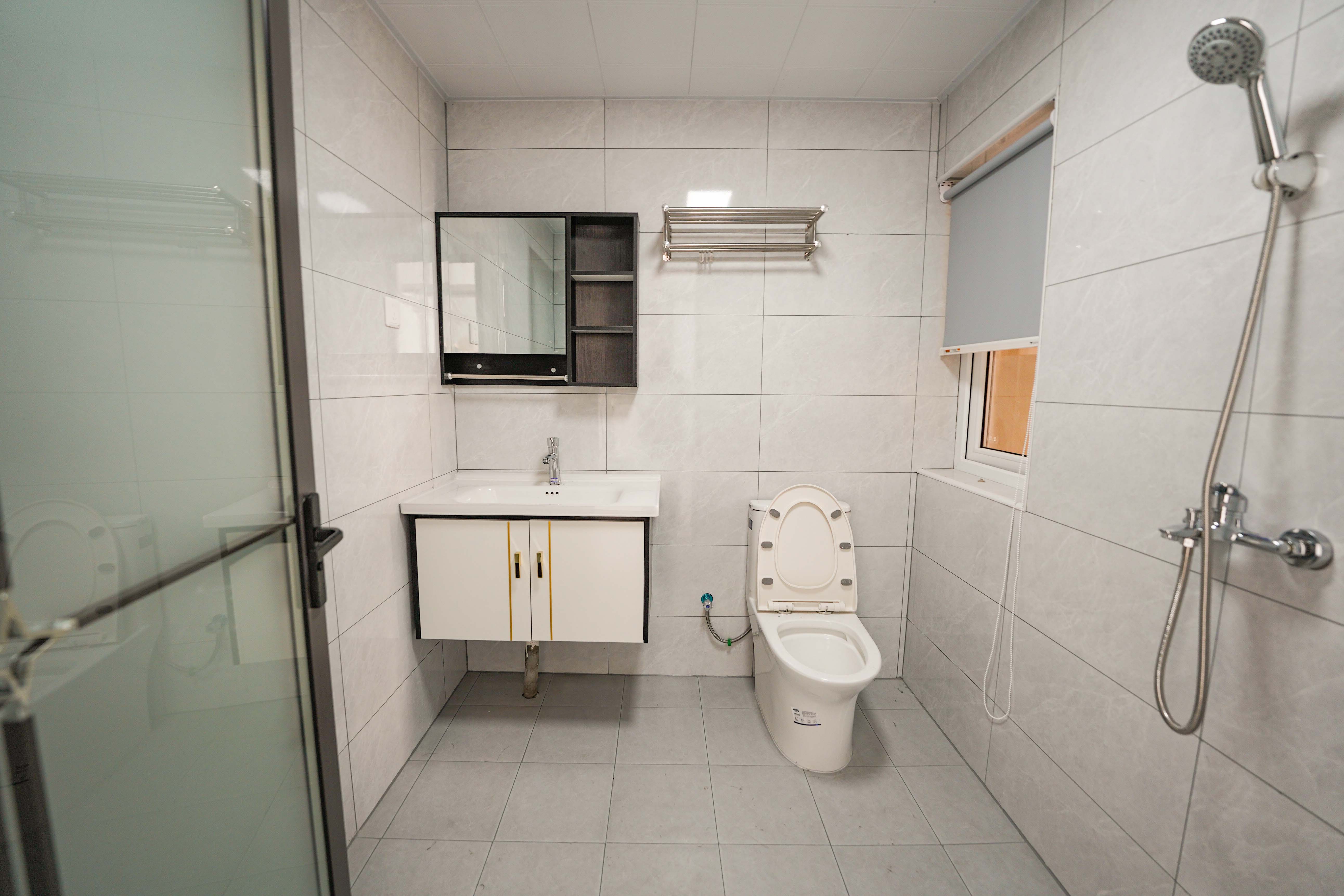 绿地新都会 3室2厅2卫 72.0万 绿地新都会 3室2厅2卫 72.0万卫生间