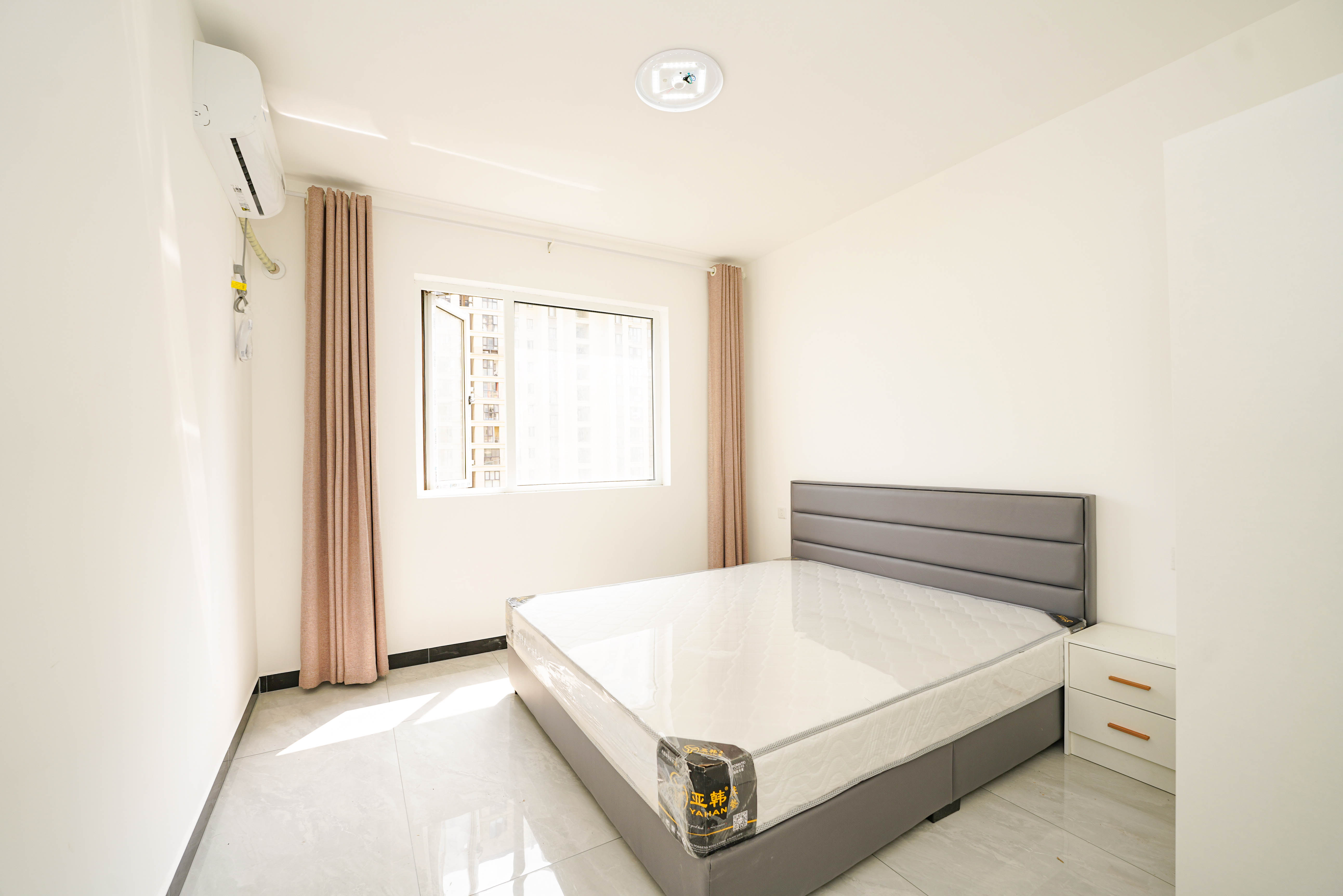 绿地新都会 3室2厅2卫 72.0万 绿地新都会 3室2厅2卫 72.0万卧室