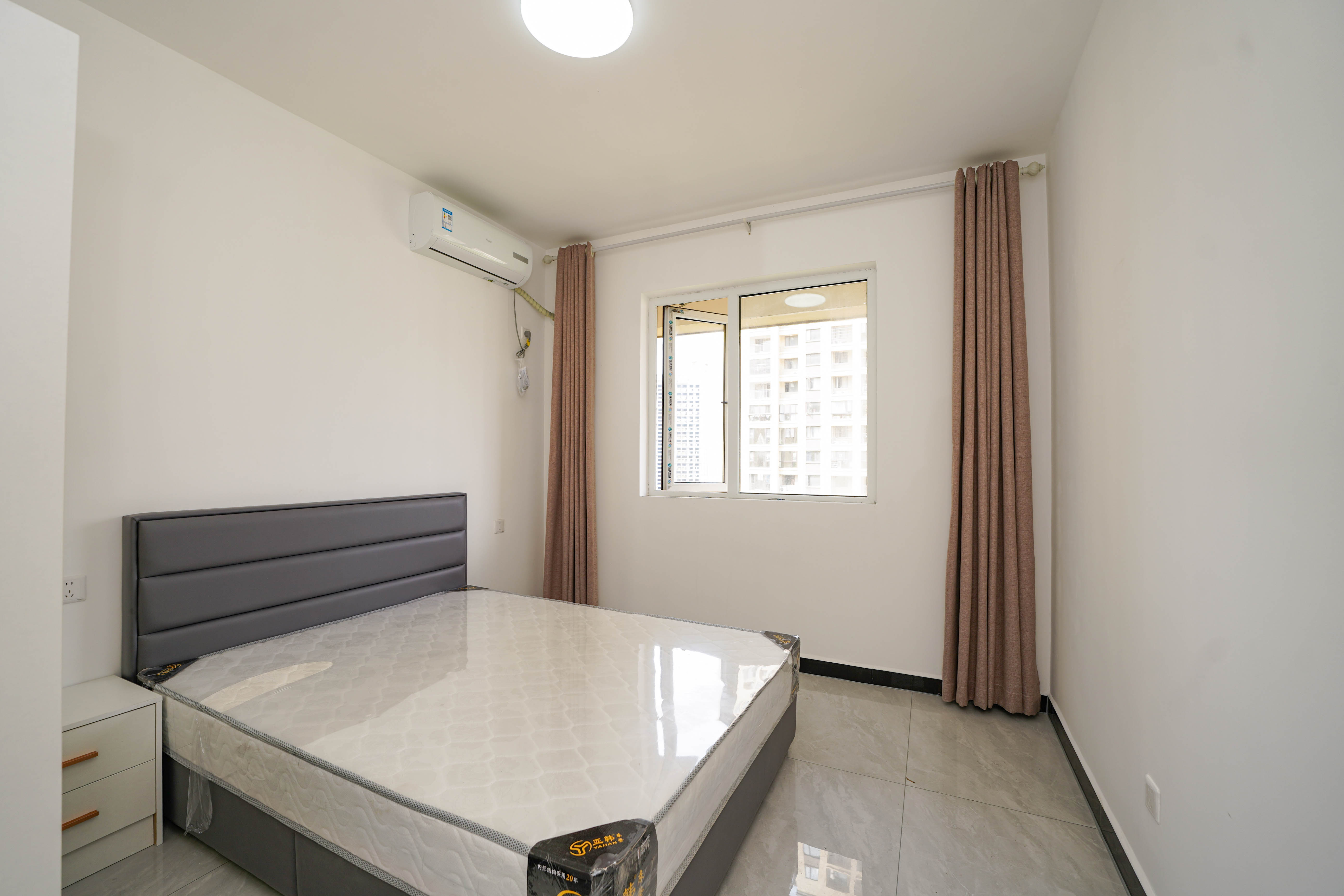 绿地新都会 3室2厅2卫 72.0万 绿地新都会 3室2厅2卫 72.0万卧室