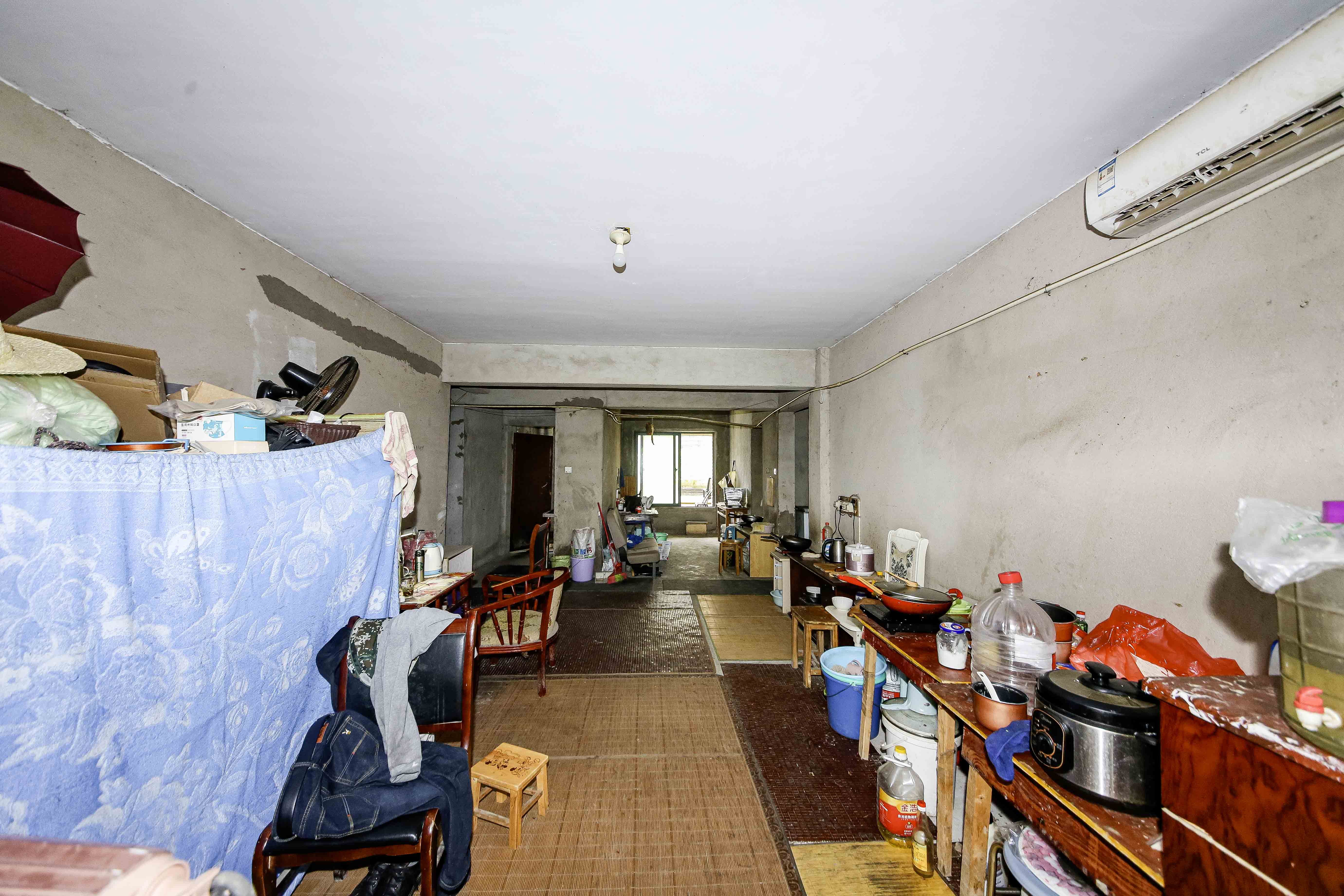 克拉美丽山庄(晟领国际) 4室2厅2卫 120.0万 克拉美丽山庄(晟领国际) 4室2厅2卫 120.0万客厅