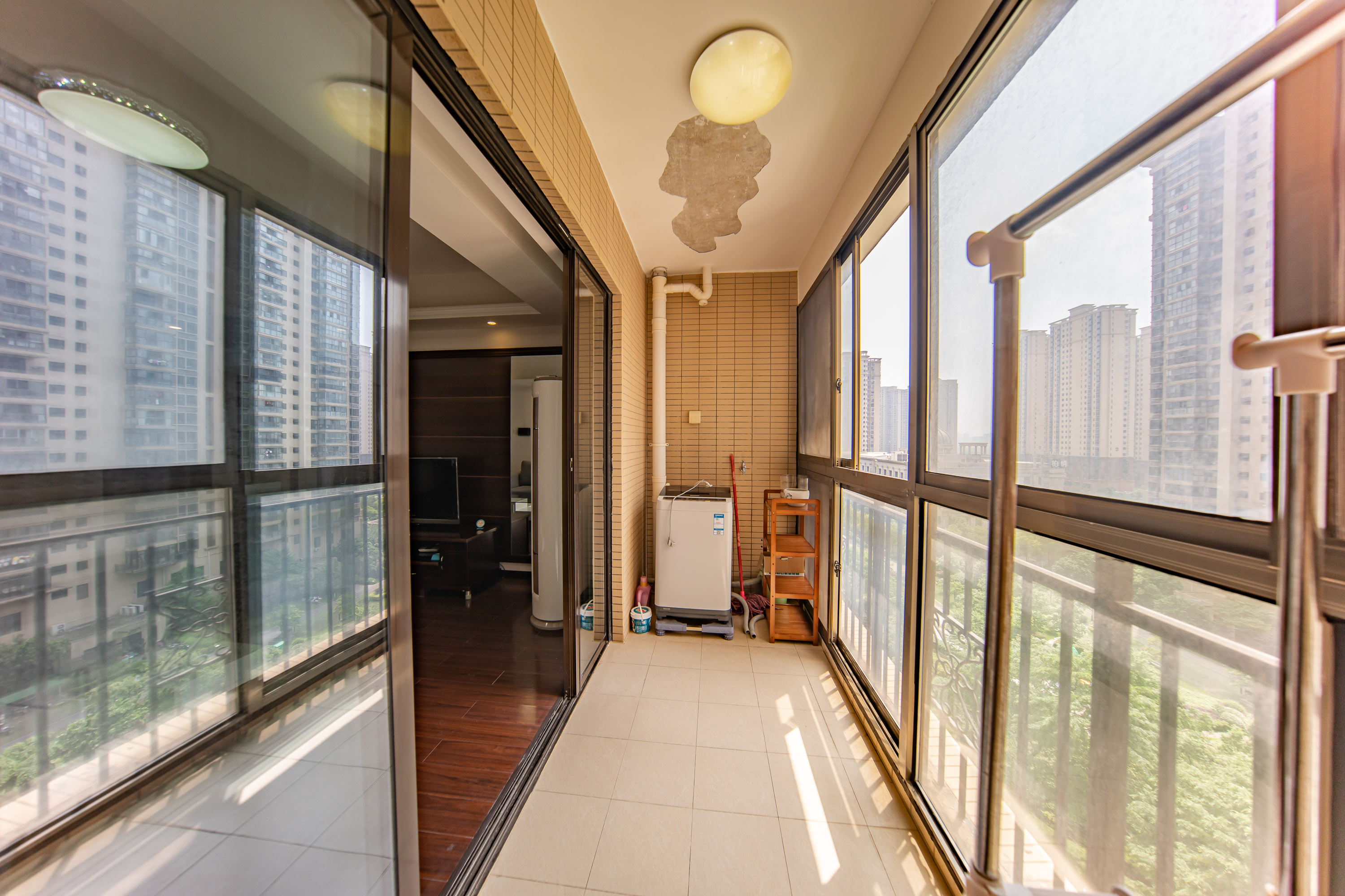江山帝景哈佛  3室2厅2卫   105.00万阳台