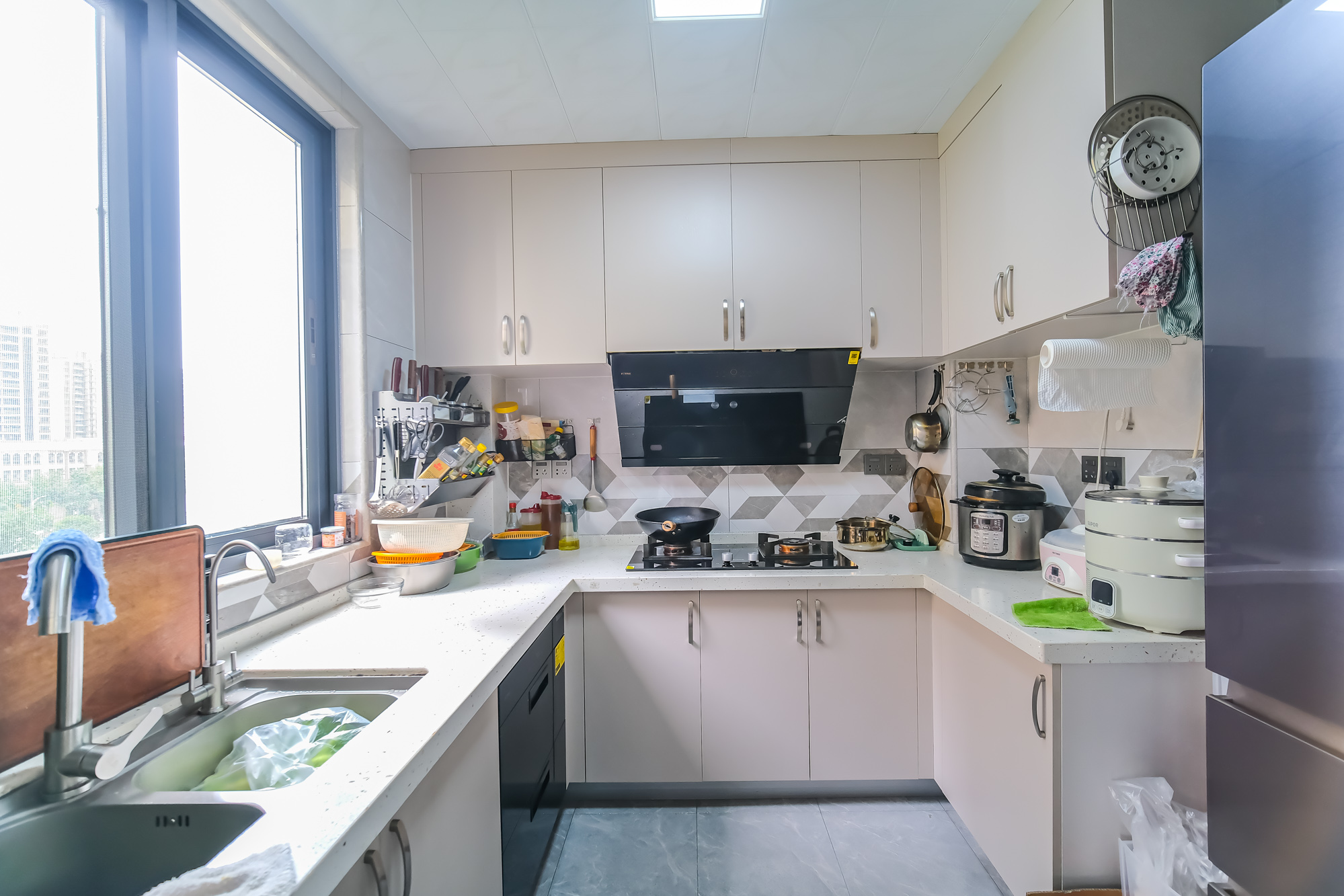 保利香槟国际  4室2厅2卫    105.0万 保利香槟国际  4室2厅2卫    105.0万厨房