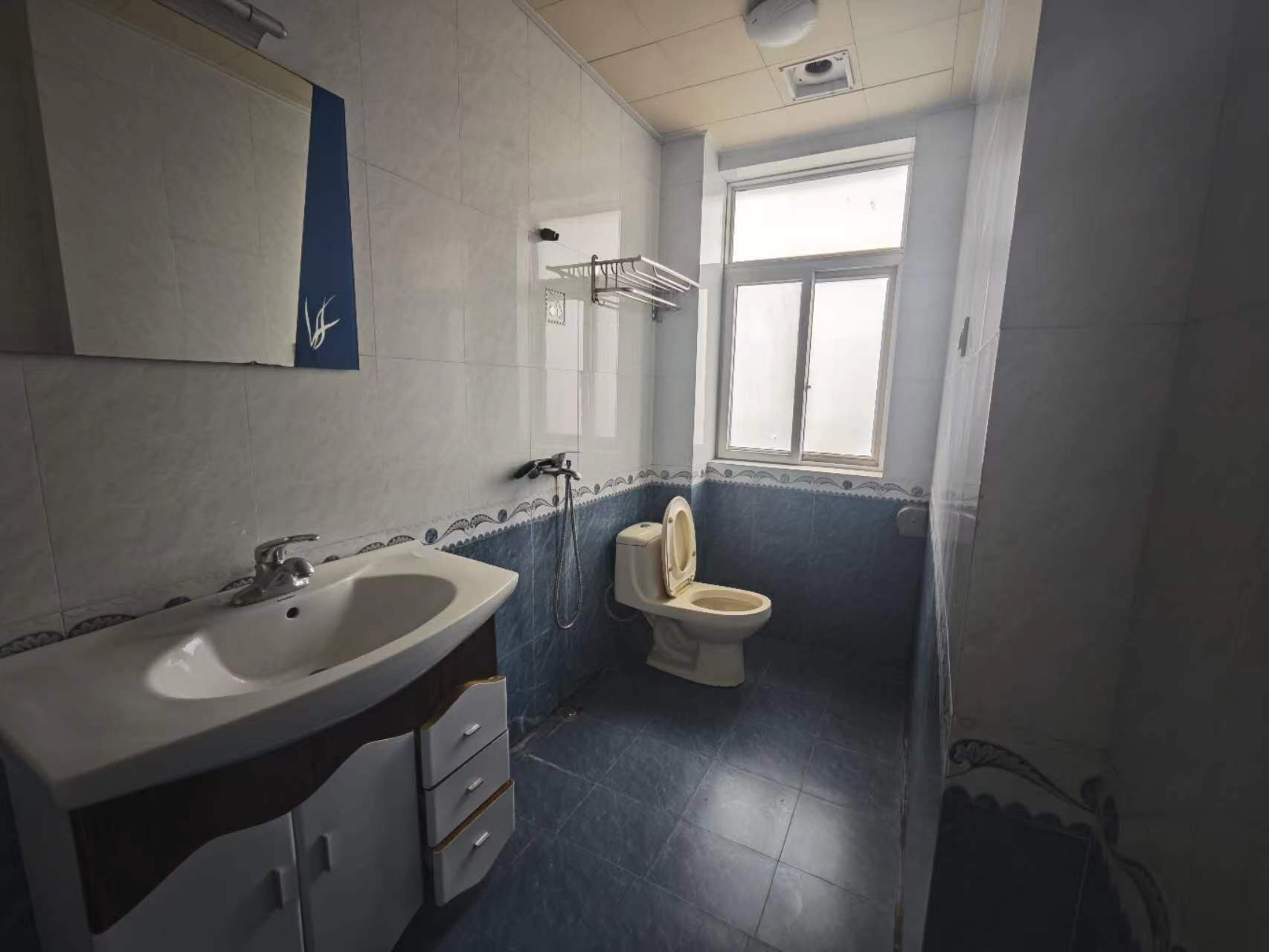 科艺花园  4室2厅2卫    68.0万室内图