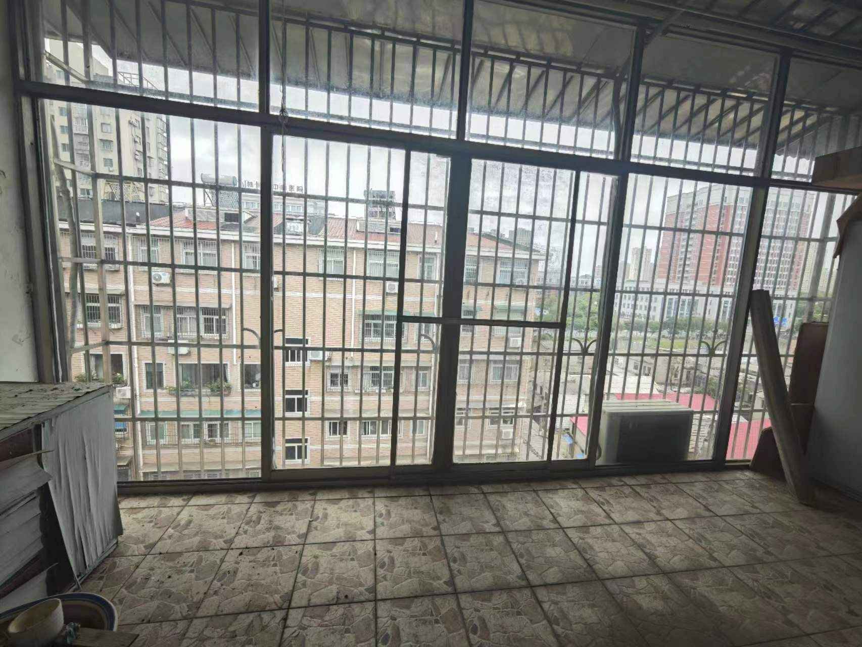 科艺花园  4室2厅2卫    68.0万室内图