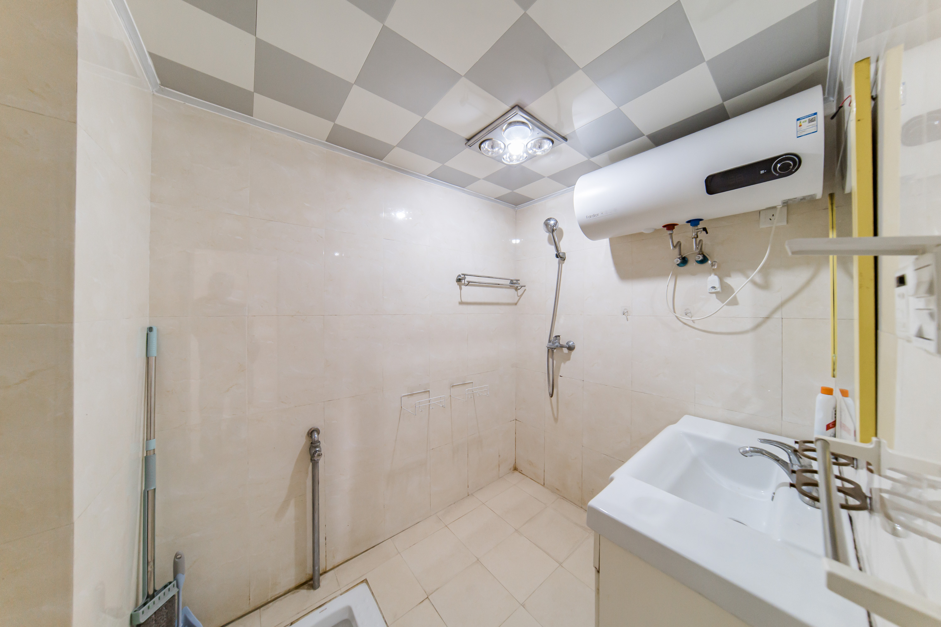 阳光100二期  3室2厅1卫    83.8万卫生间