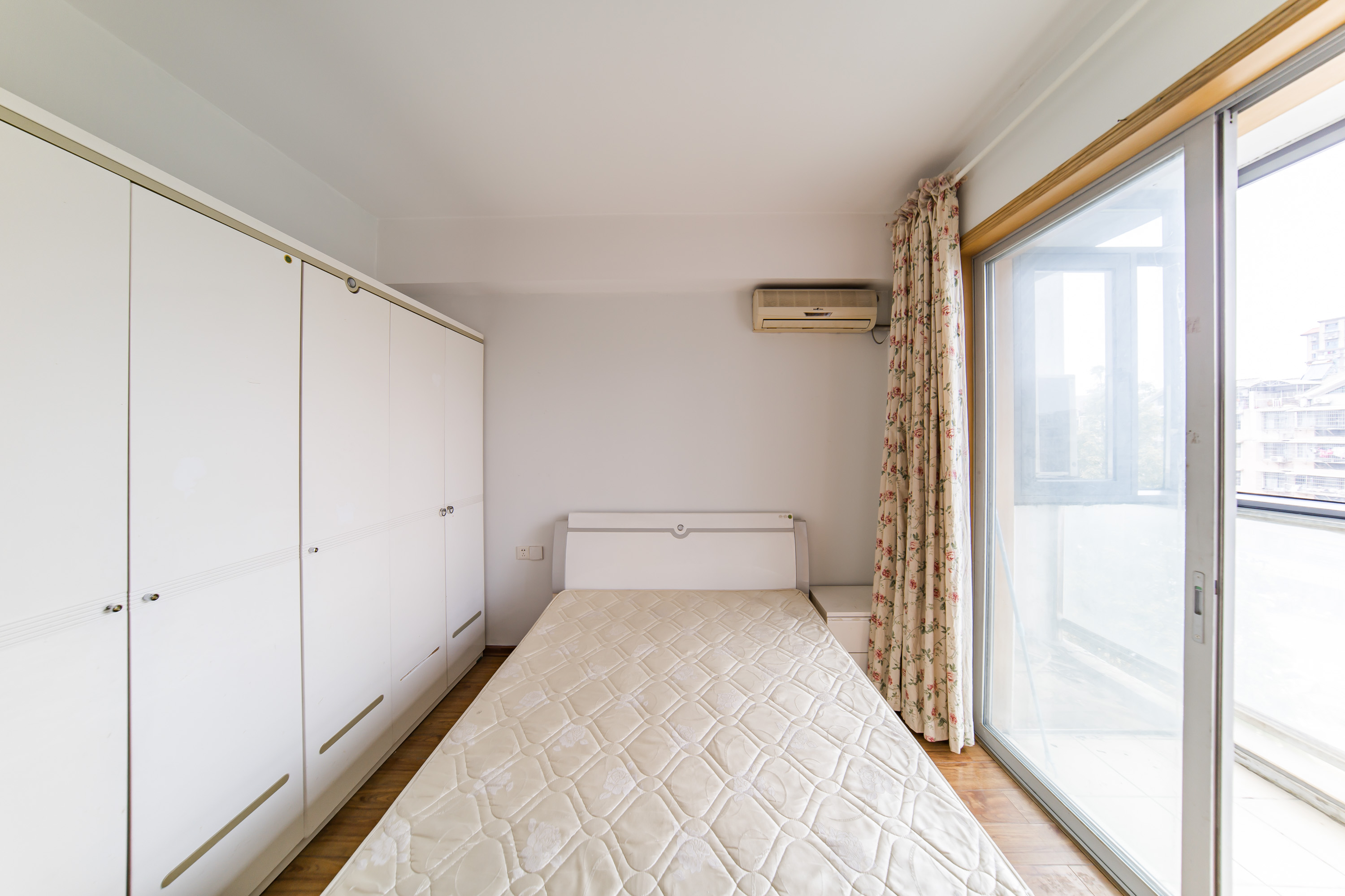 阳光100二期  3室2厅1卫    83.8万卧室