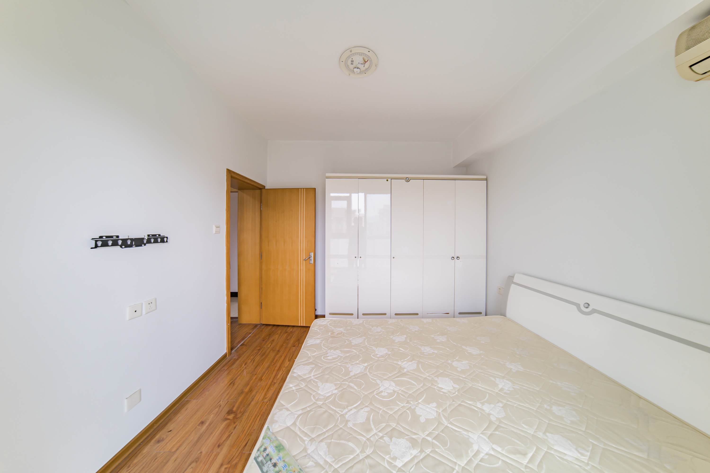 阳光100二期  3室2厅1卫    83.8万卧室