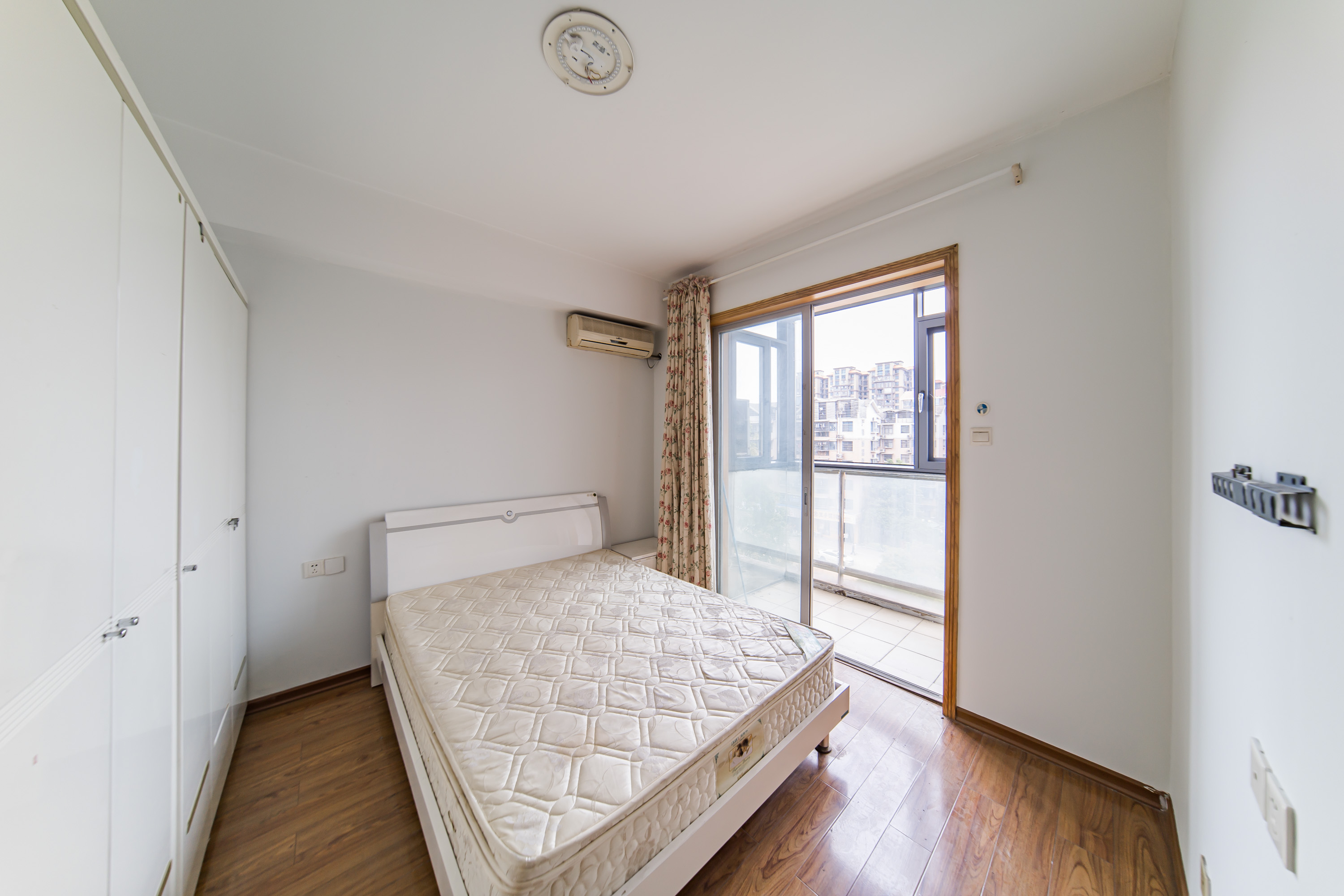 阳光100二期  3室2厅1卫    83.8万卧室