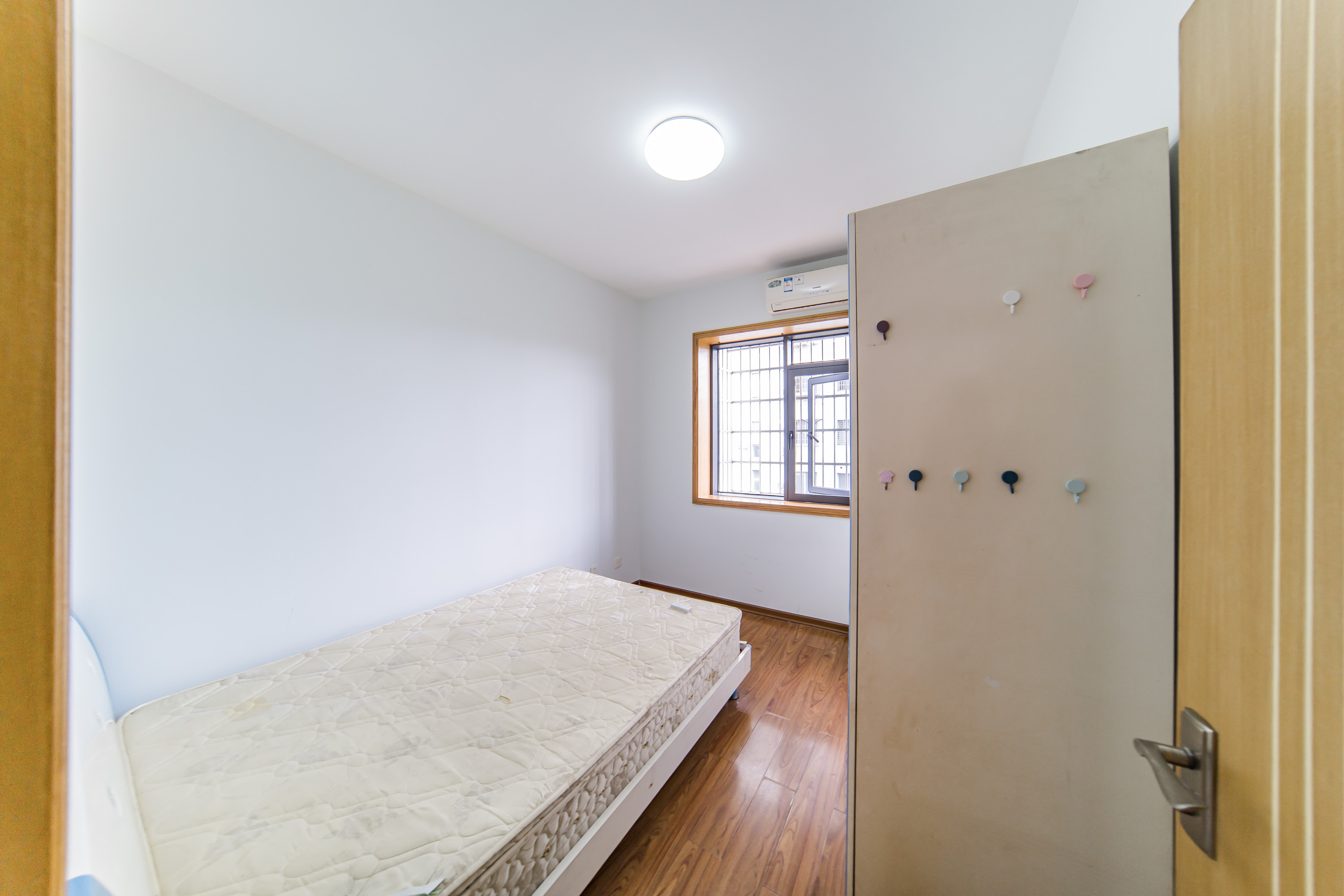 阳光100二期  3室2厅1卫    83.8万卧室