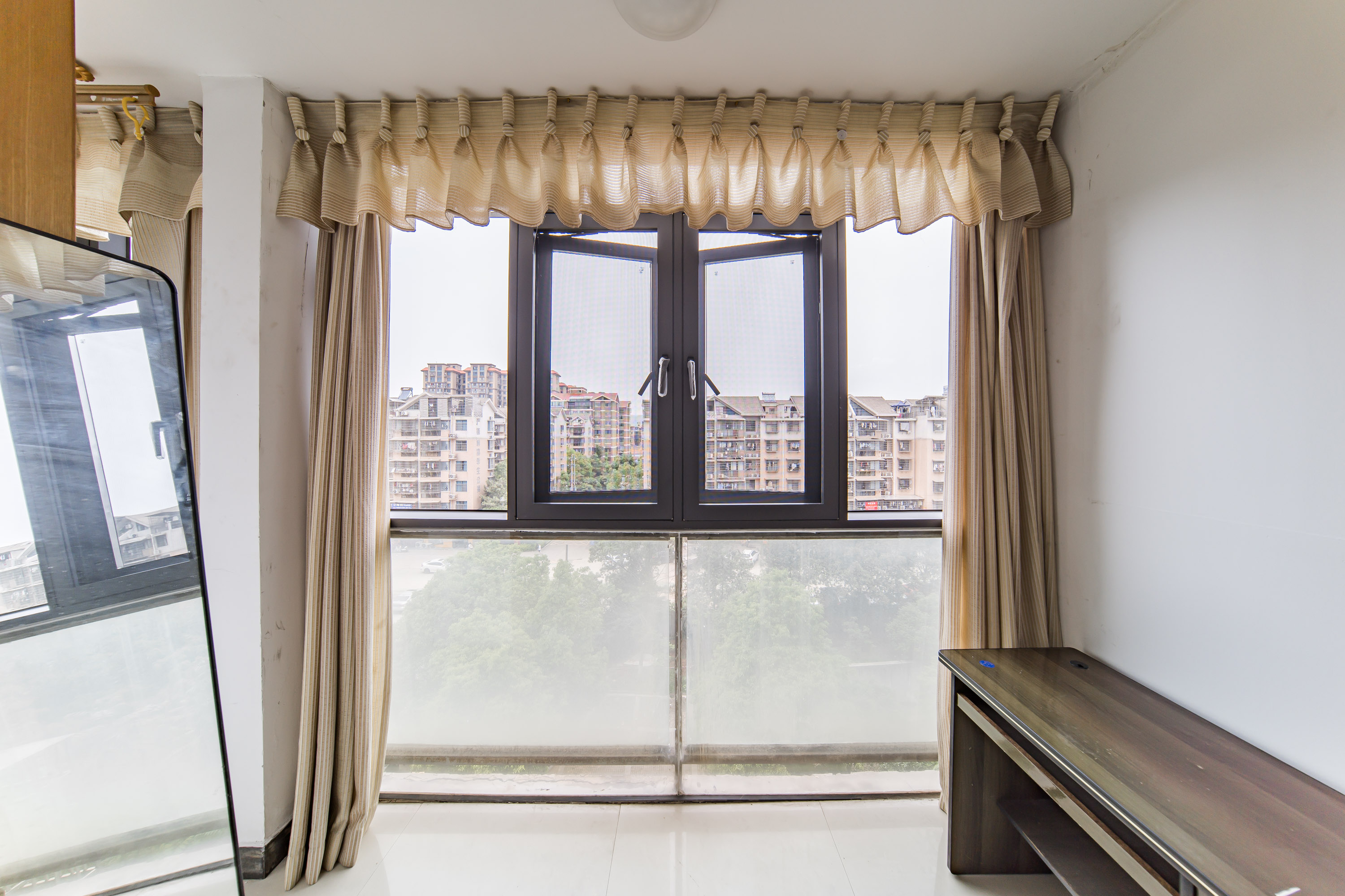 阳光100二期  3室2厅1卫    83.8万阳台