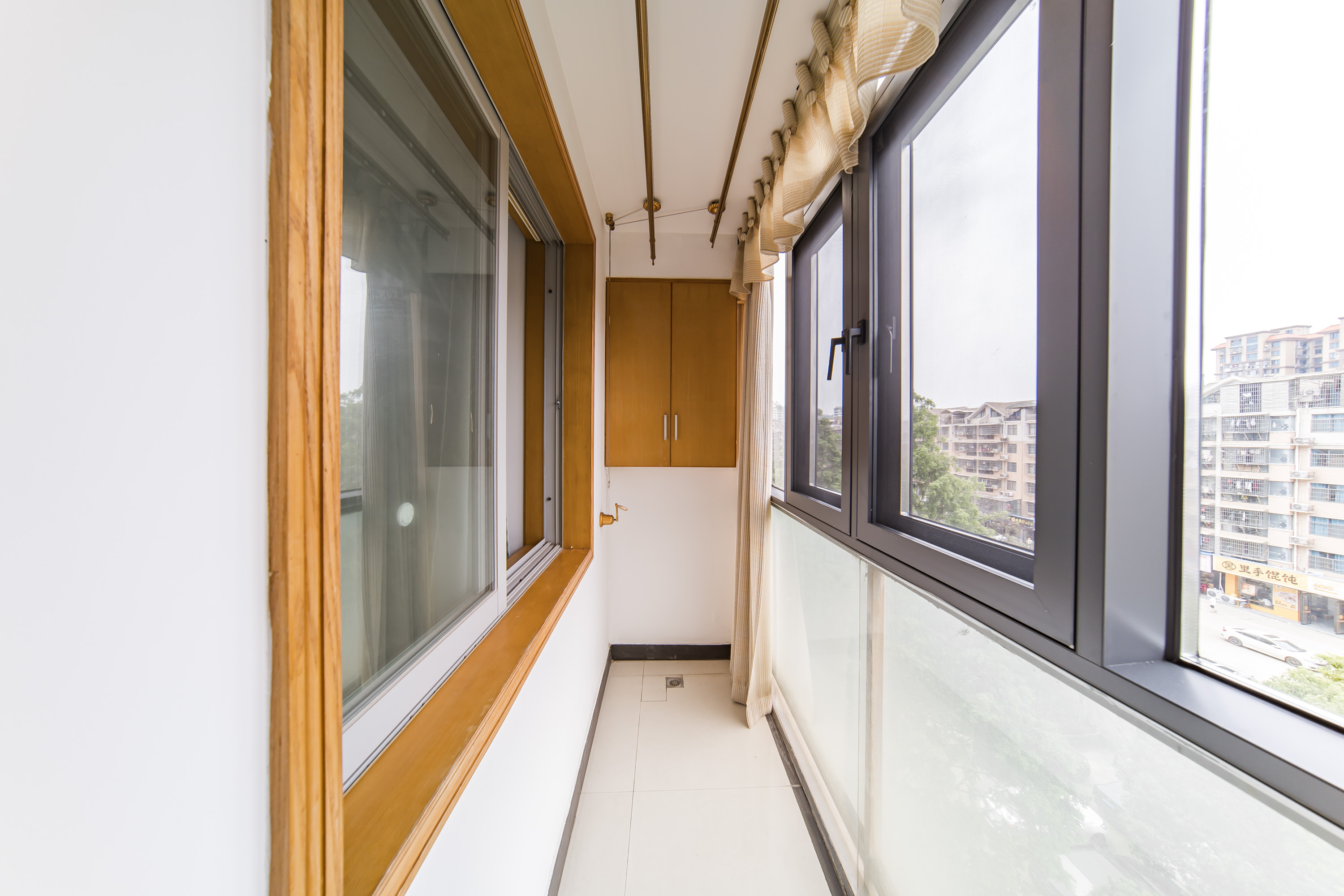 阳光100二期  3室2厅1卫    83.8万阳台